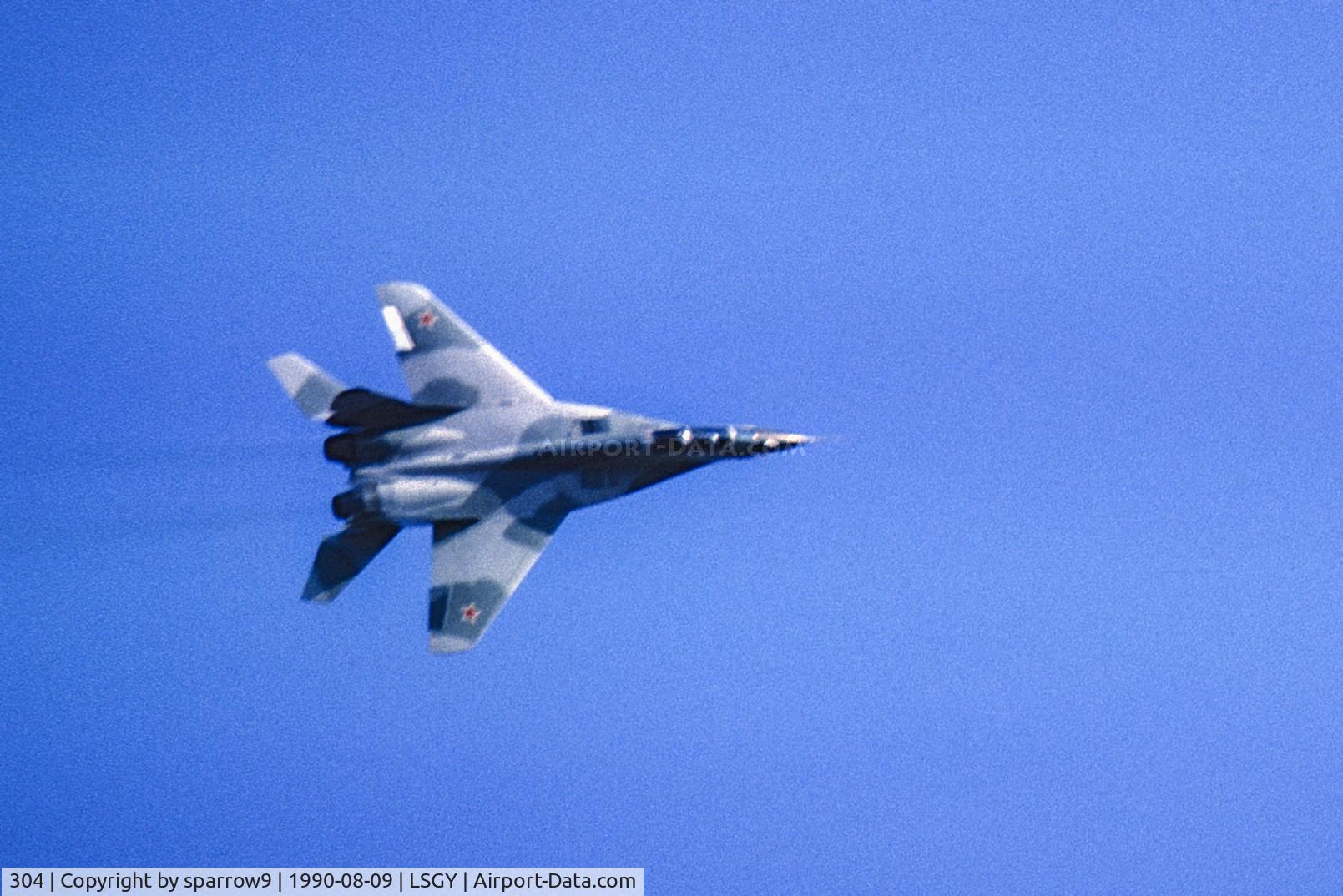 304, Mikoyan-Gurevich MiG-29UB (9-51) C/N N50903008134, Demonstration during WAC 1990 Yverdon.