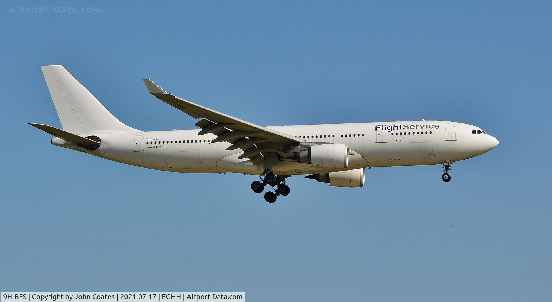 9H-BFS, 2002 Airbus A330-203 C/N 472, Final approach to 08