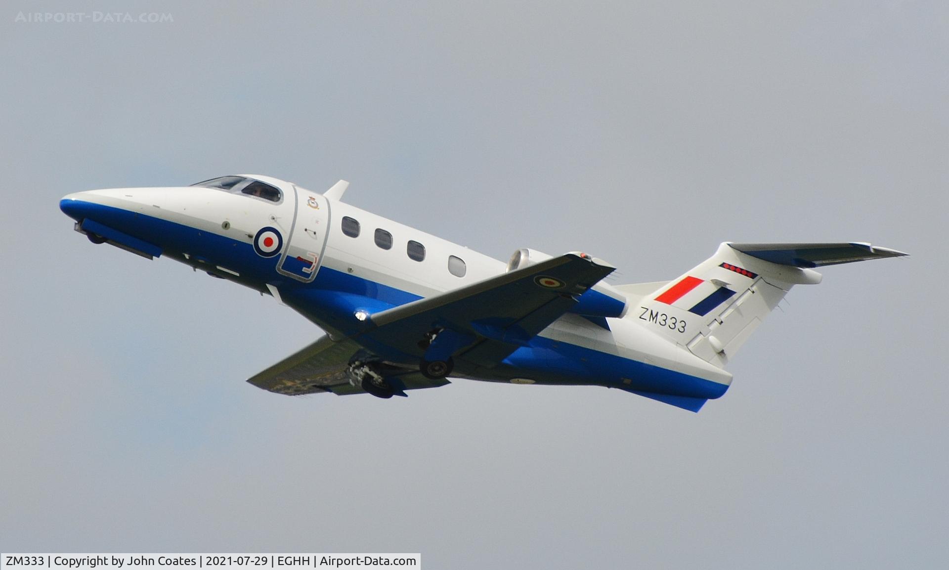 ZM333, 2016 Embraer EMB-500 Phenom (100) T.1 C/N 50000375, Departing off 26