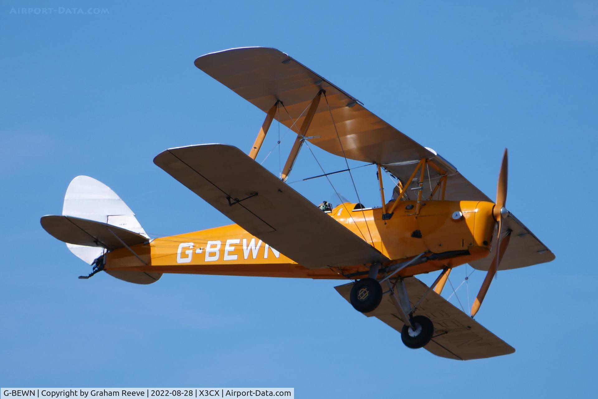 G-BEWN, 1941 De Havilland Australia DH-82A Tiger Moth C/N DHA952, Landing at Northrepps.