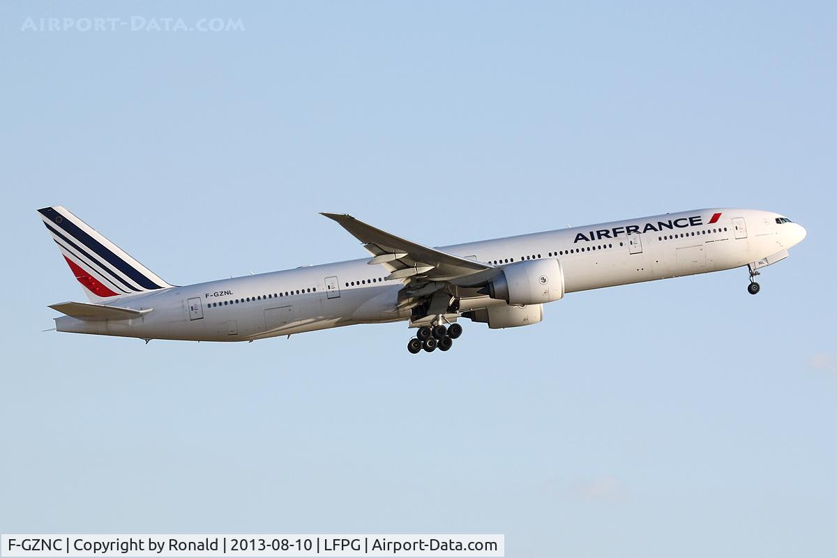 F-GZNC, 2008 Boeing 777-328/ER C/N 35542, at cdg