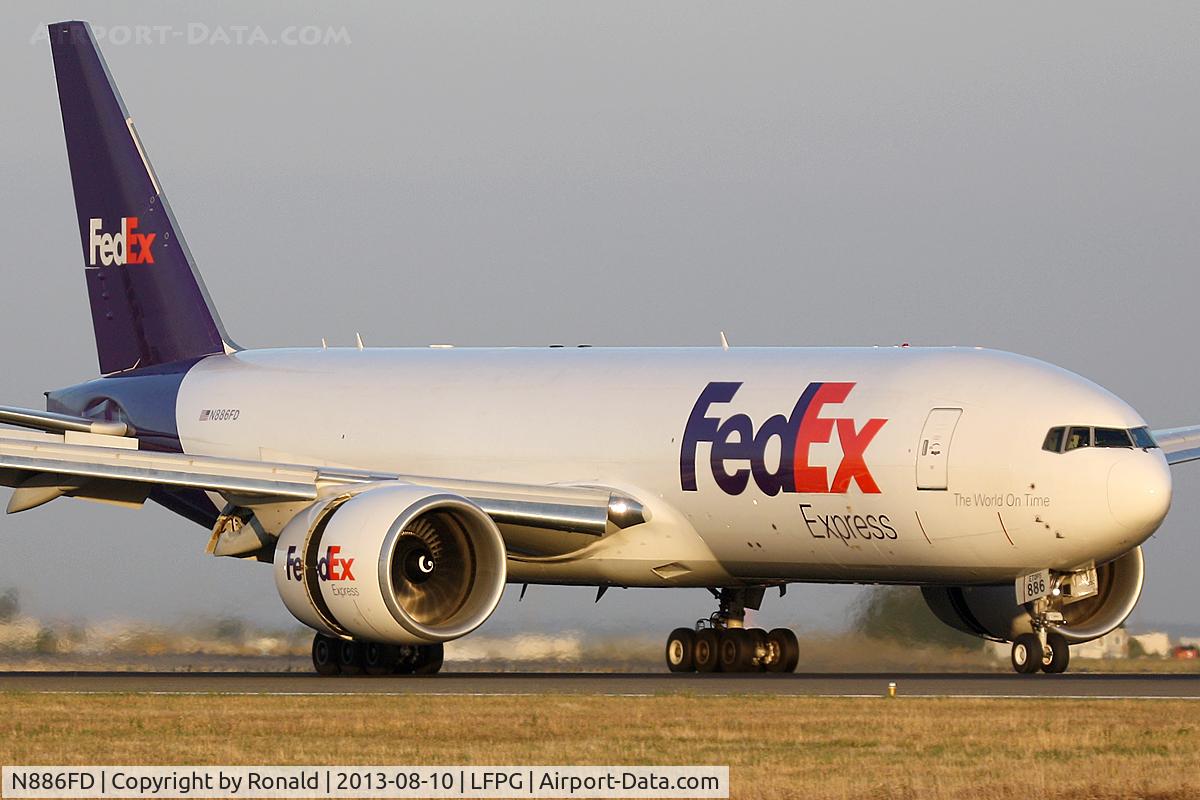 N886FD, 2012 Boeing 777-FS2 C/N 41065, at cdg