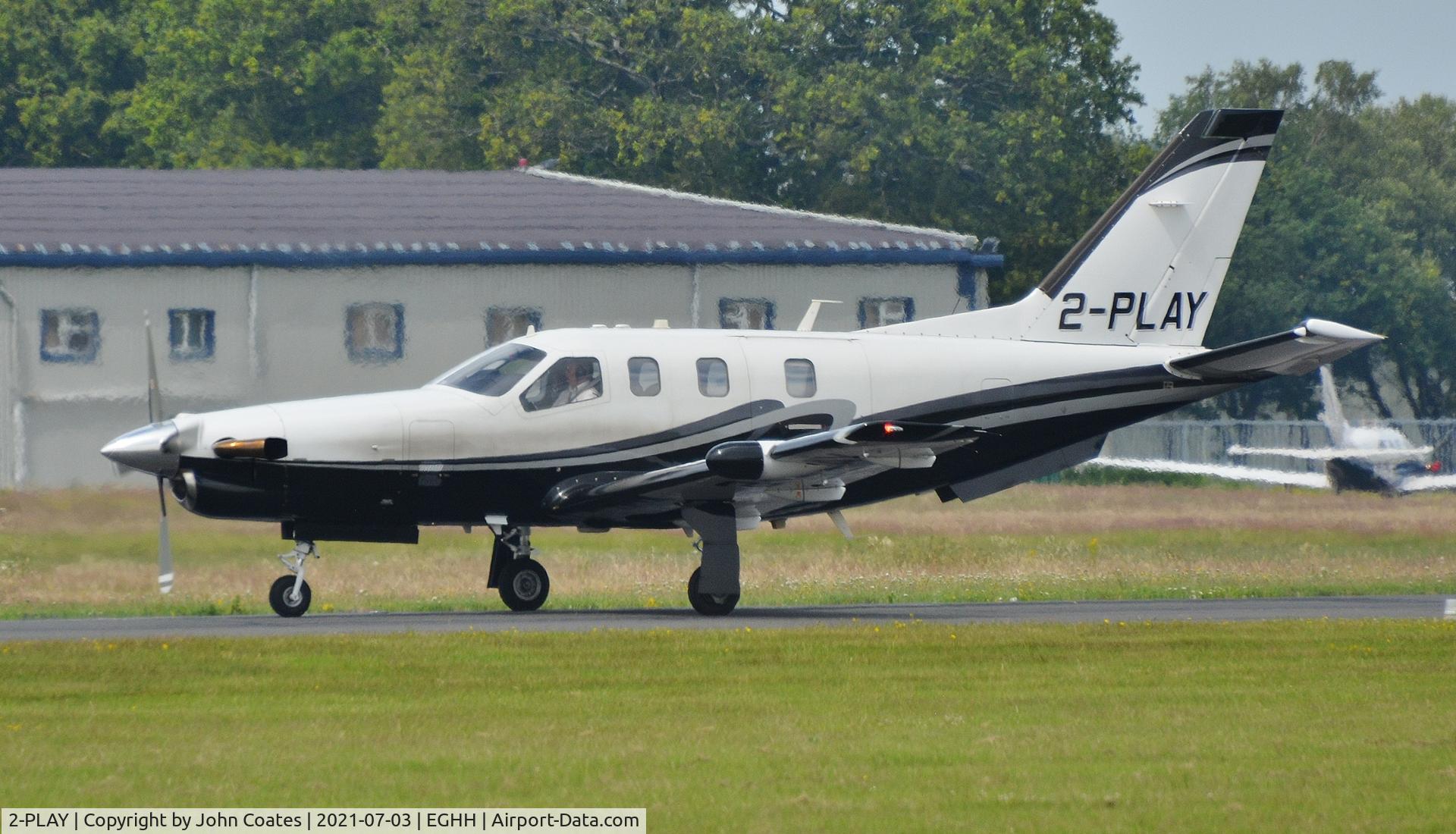 2-PLAY, 2004 Socata TBM-700 C/N 302, Taxiing to depart