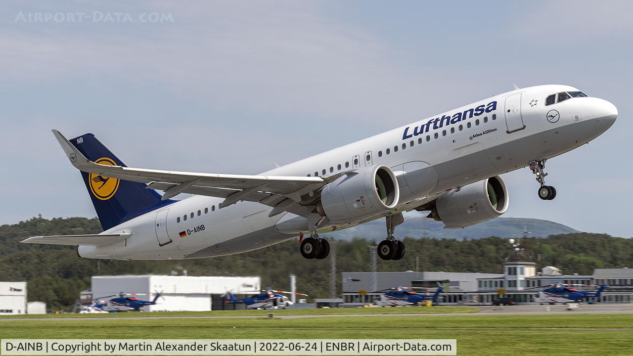 D-AINB, 2016 Airbus A320-271N C/N 6864, T/O rwy. 17.