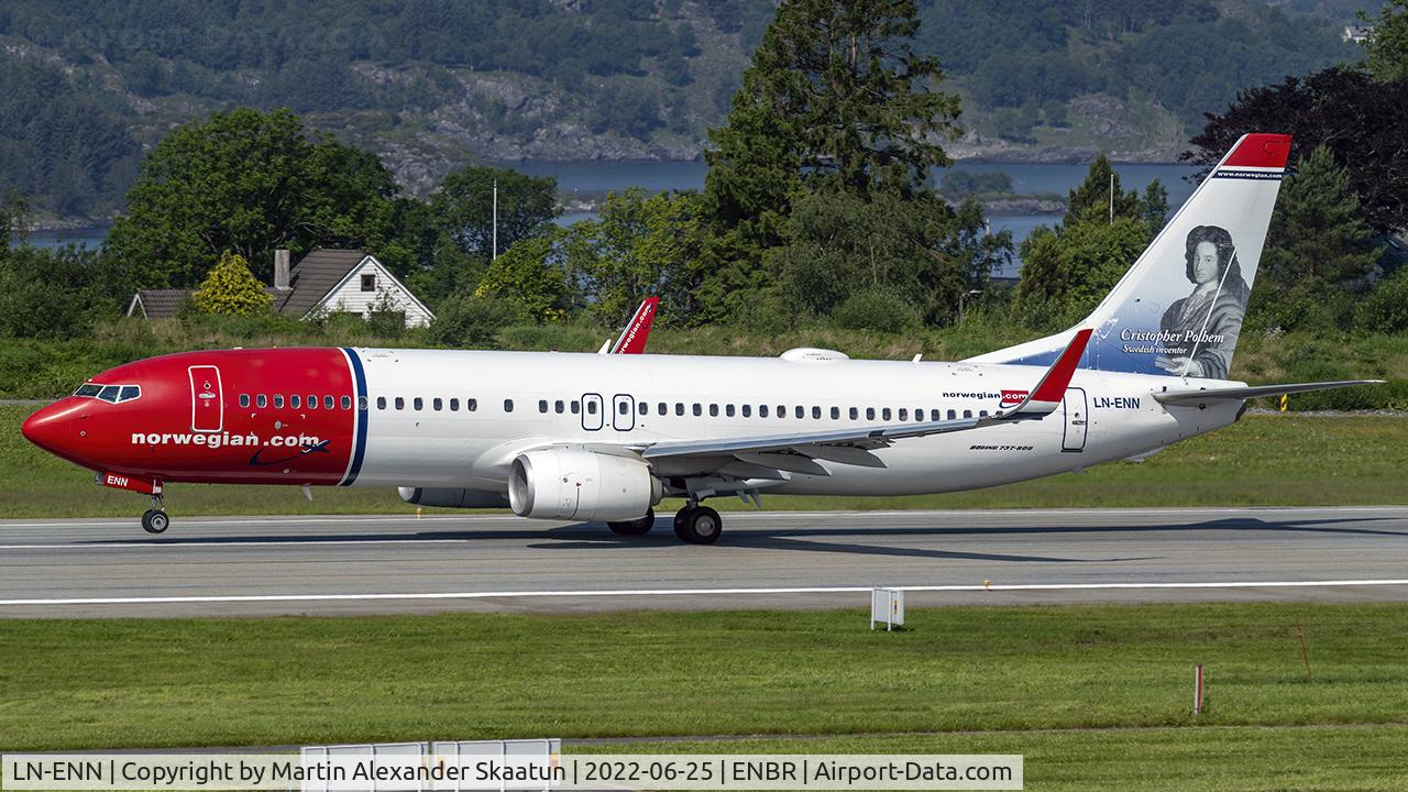 LN-ENN, 2016 Boeing 737-800 C/N 42082, T/O rwy. 17.