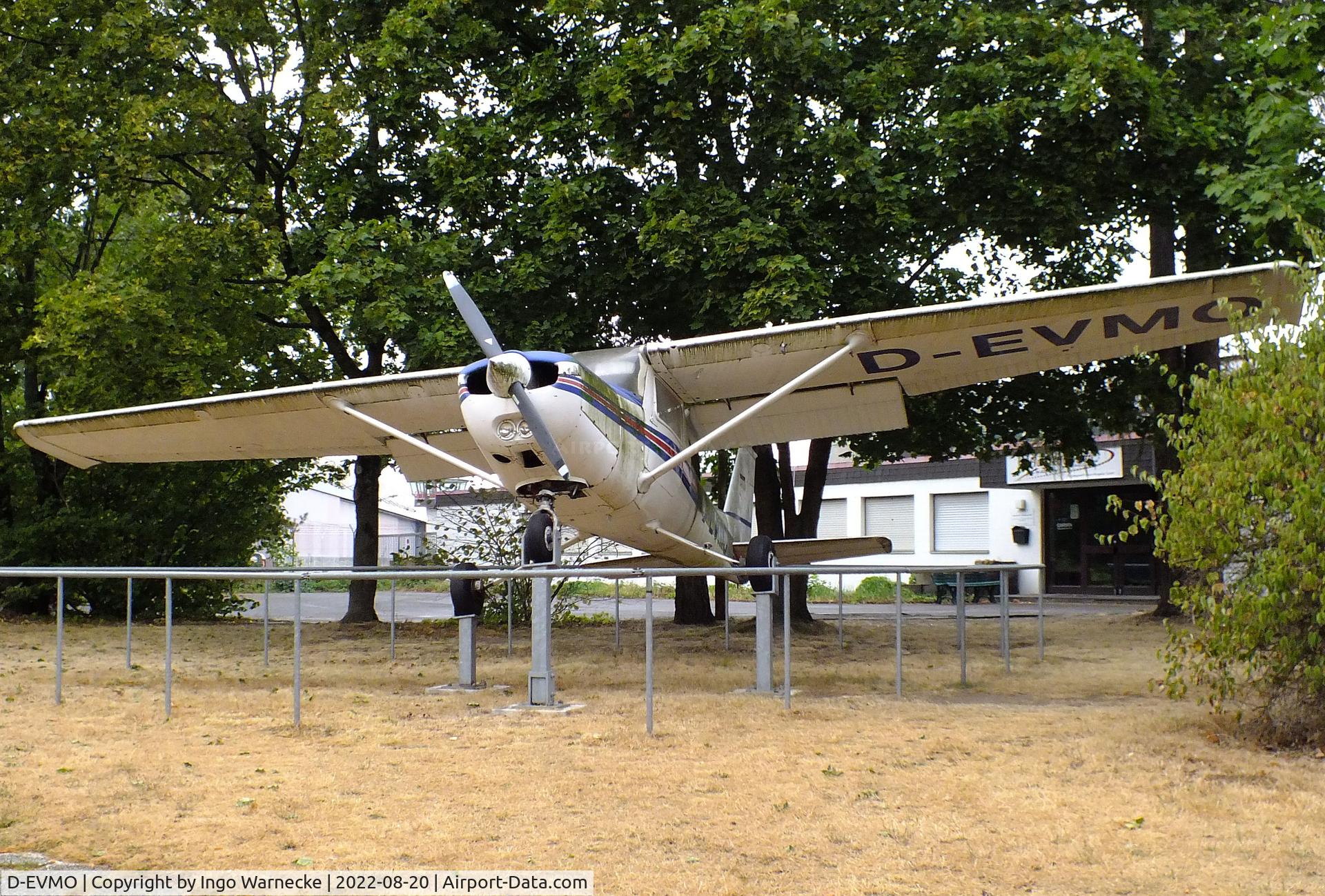 D-EVMO, 2003 Reims F152 C/N 1517, Cessna (Reims) F152 displayed at the aviation school / restaurant at Bonn-Hangelar airfield