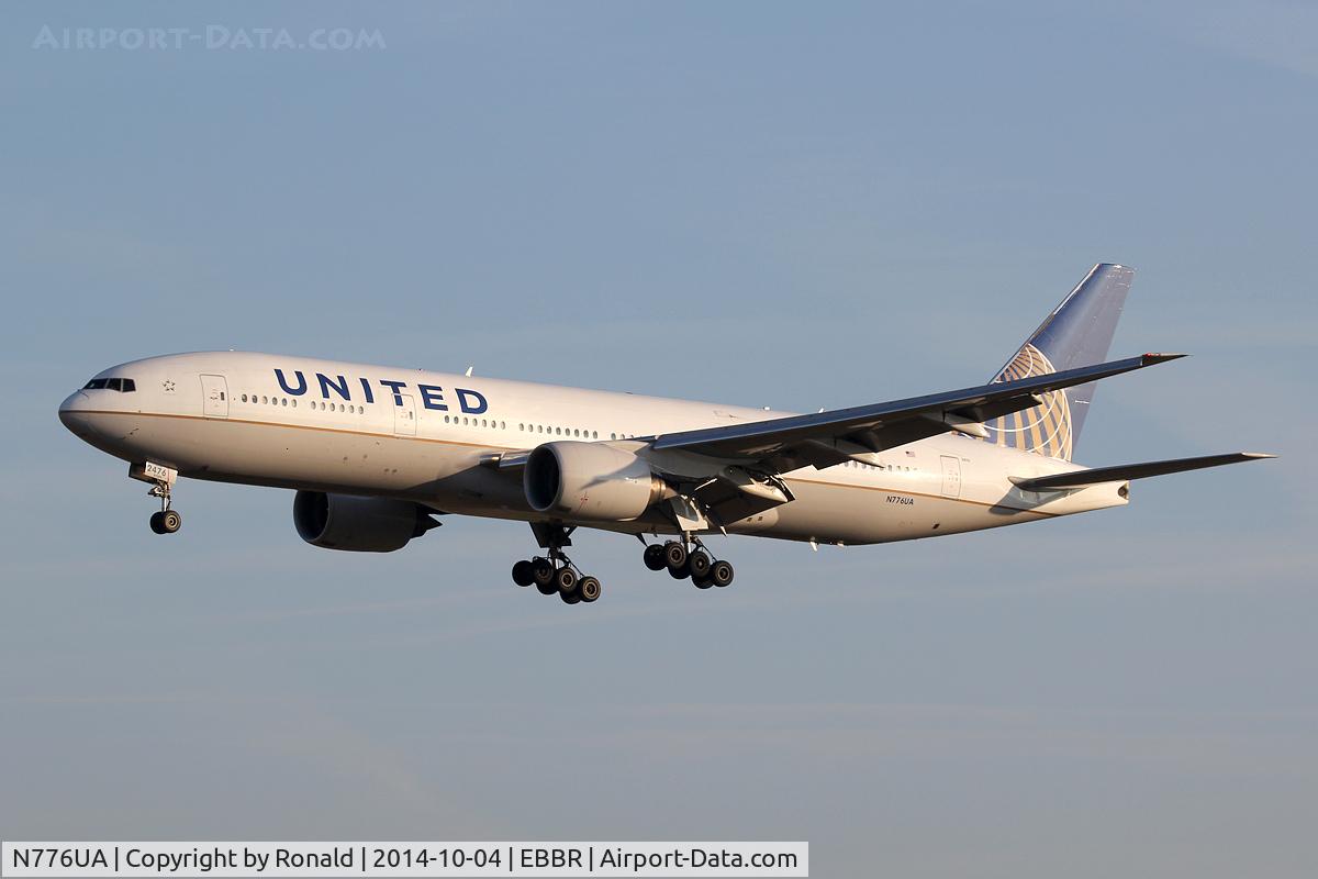 N776UA, 1996 Boeing 777-222 C/N 26937, at bru