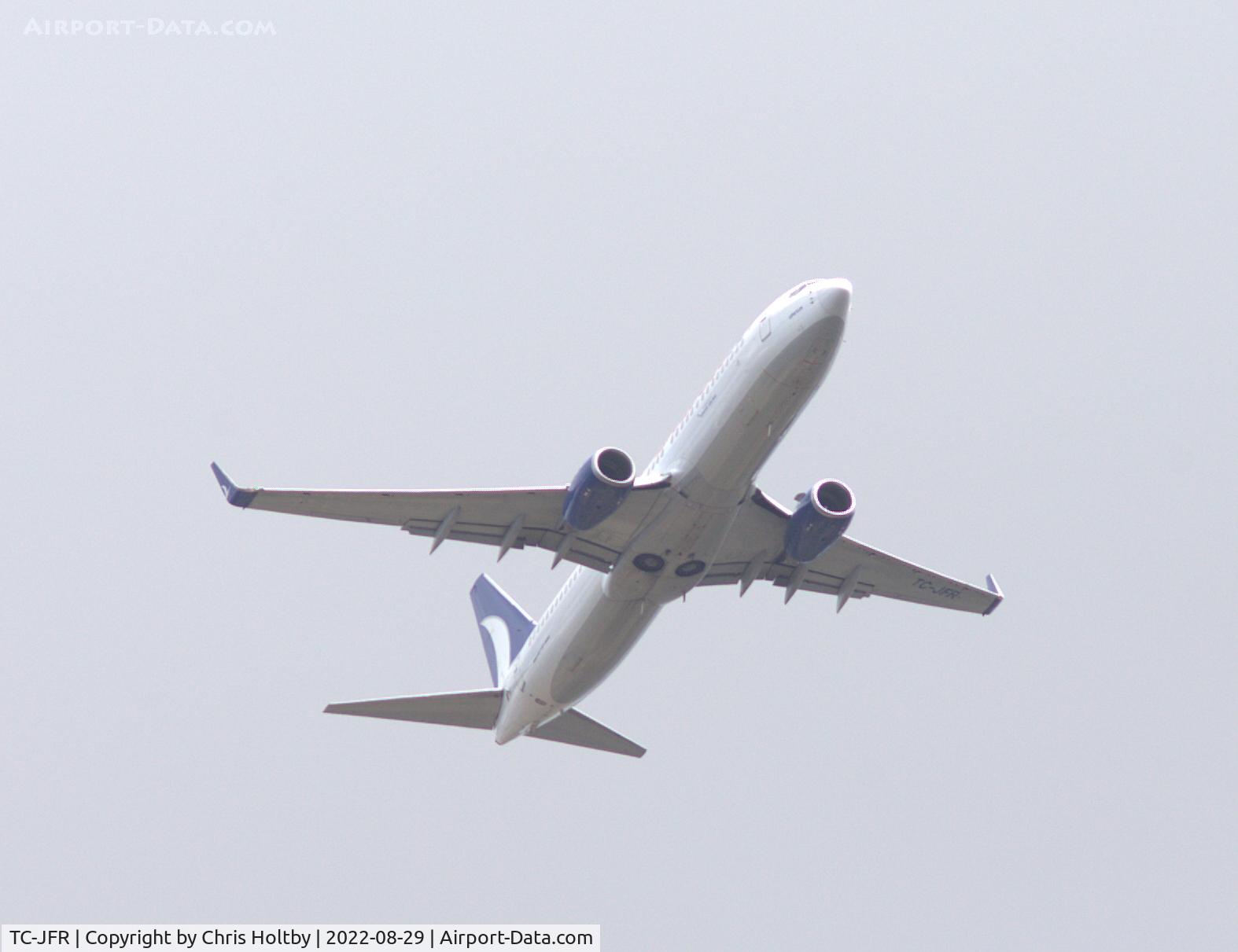 TC-JFR, 1999 Boeing 737-8F2 C/N 29779, Over Ware, Herts on approach to Stansted Airport, Essex