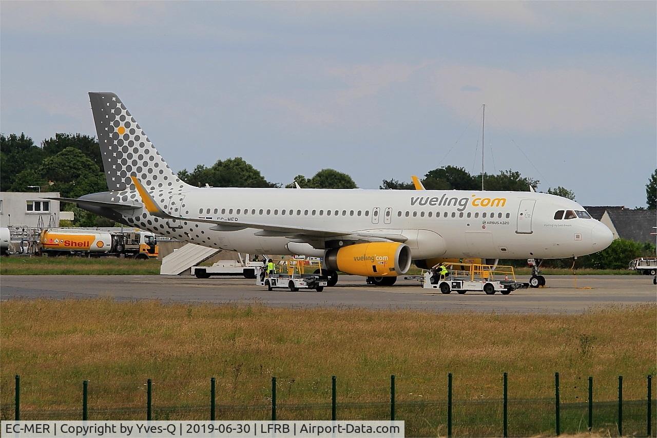EC-MER, 2015 Airbus A320-232 C/N 6510, Airbus A320-232, Boarding area, Brest-Bretagne airport (LFRB-BES)