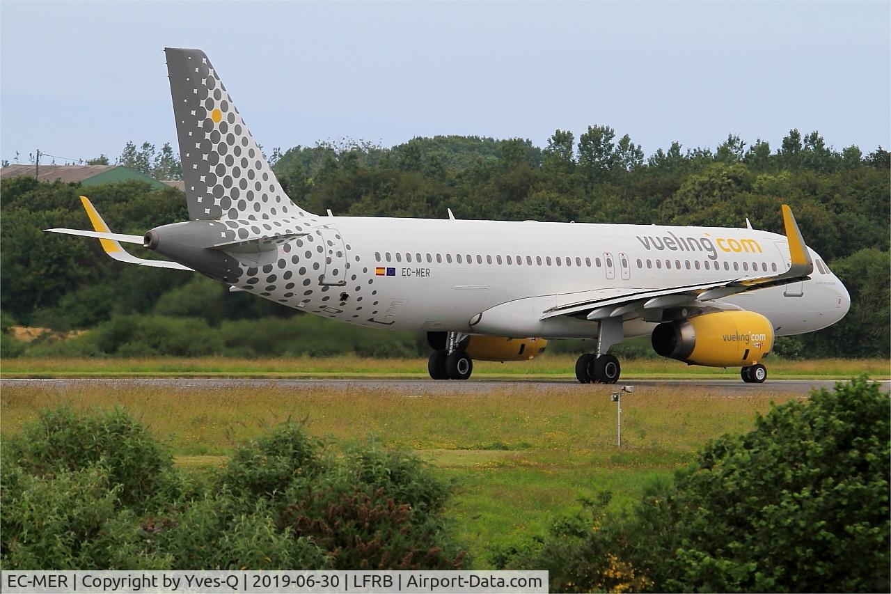 EC-MER, 2015 Airbus A320-232 C/N 6510, Airbus A320-232, Taxiing rwy 25L, Brest-Bretagne airport (LFRB-BES)