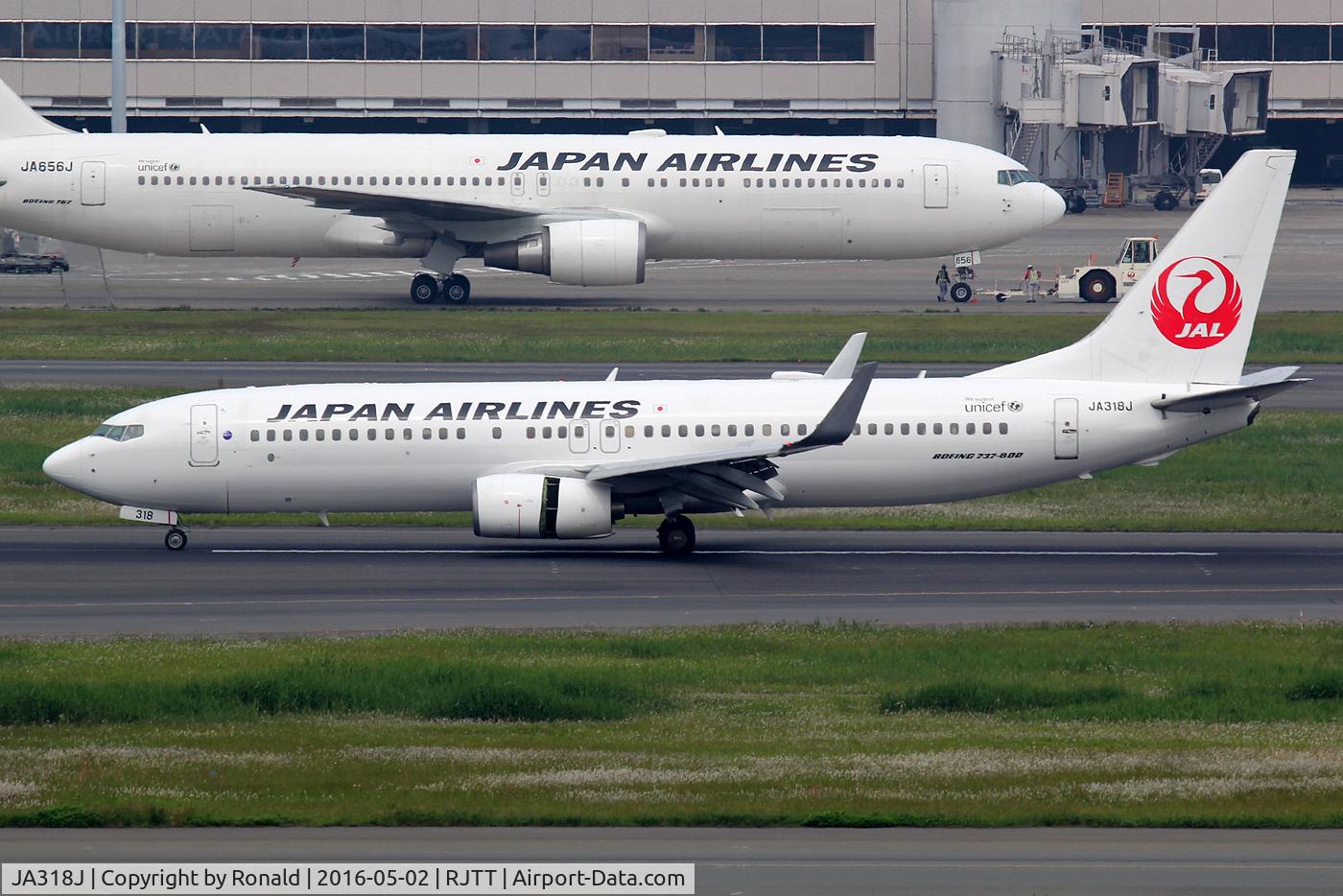 JA318J, 2008 Boeing 737-846 C/N 35347, at hnd