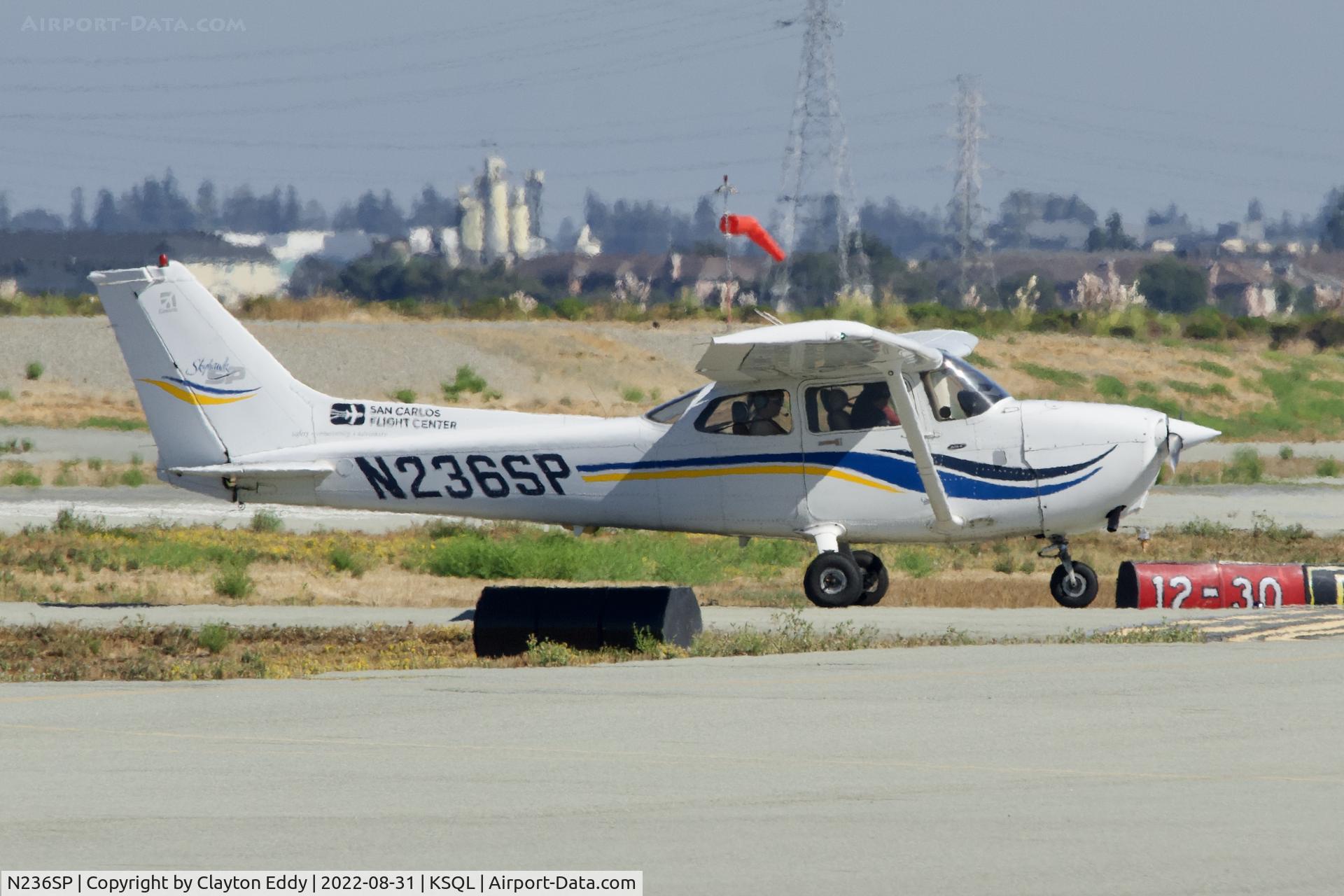 N236SP, 1999 Cessna 172S C/N 172S8213, San Carlos Airport in California 2022.