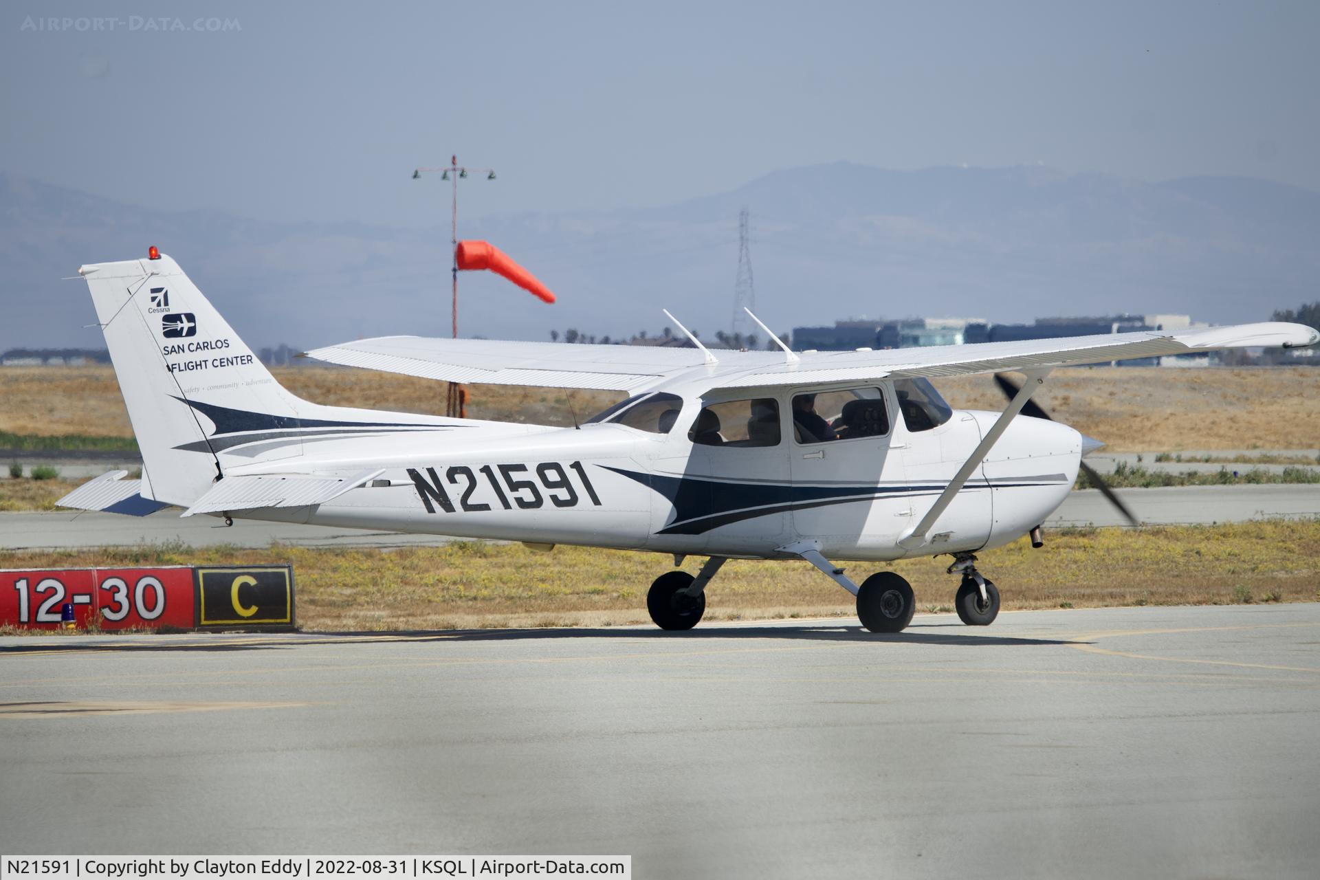 N21591, 2004 Cessna 172S C/N 172S9658, San Carlos Airport in California 2022.