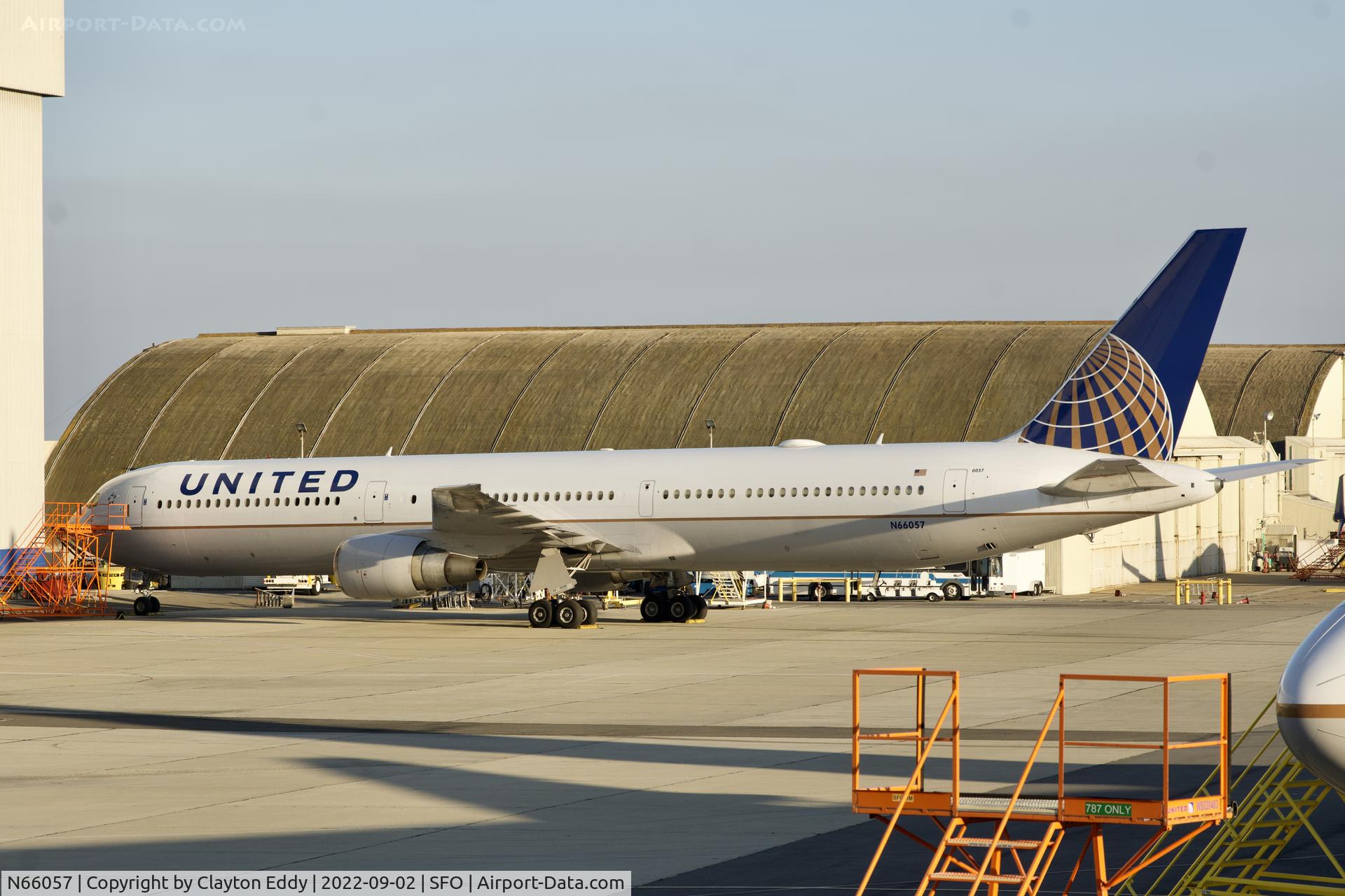 N66057, 2002 Boeing 767-424/ER C/N 29452, SFO 2022.