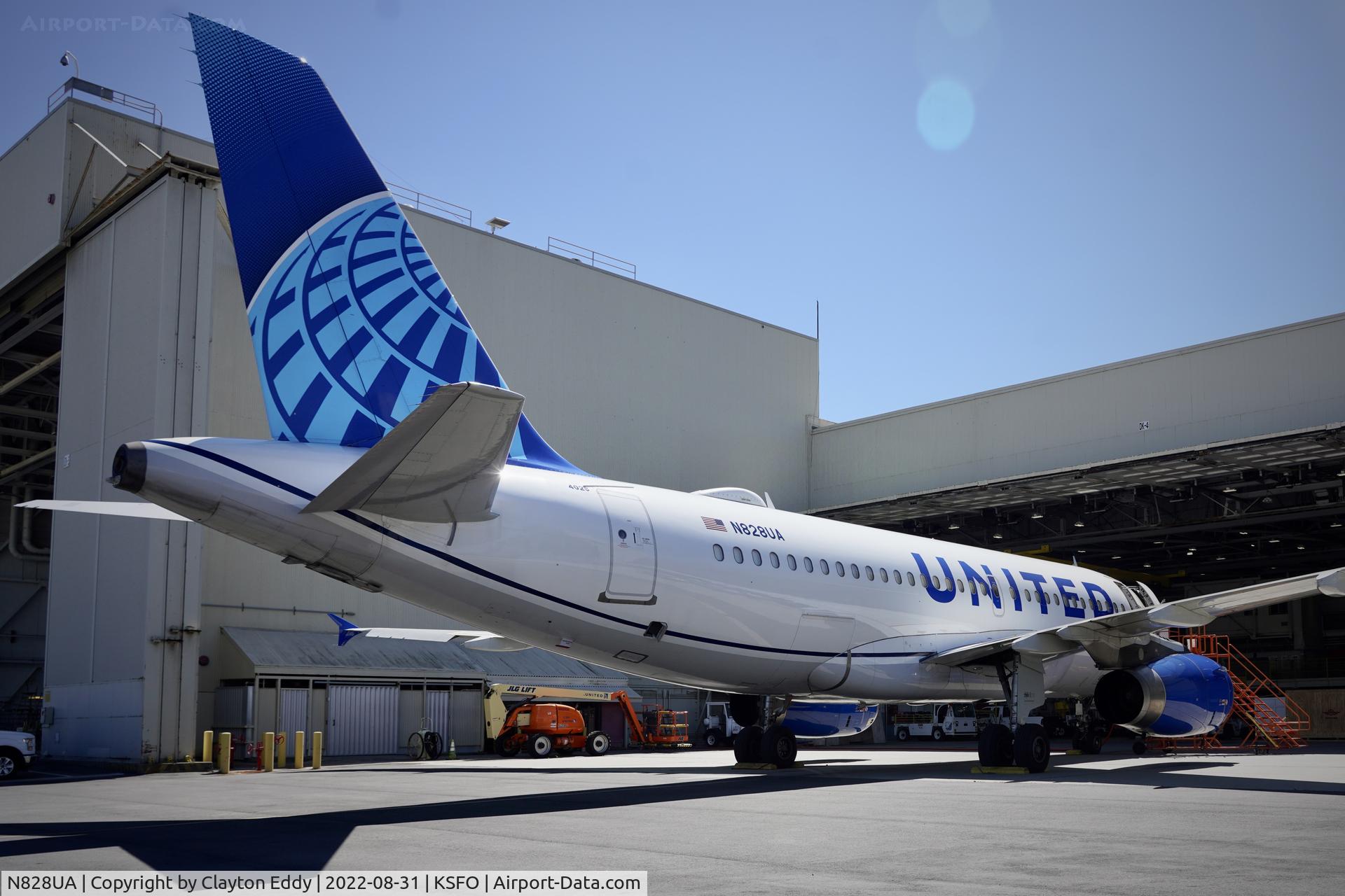 N828UA, 1999 Airbus A319-131 C/N 1031, SFO 2022.