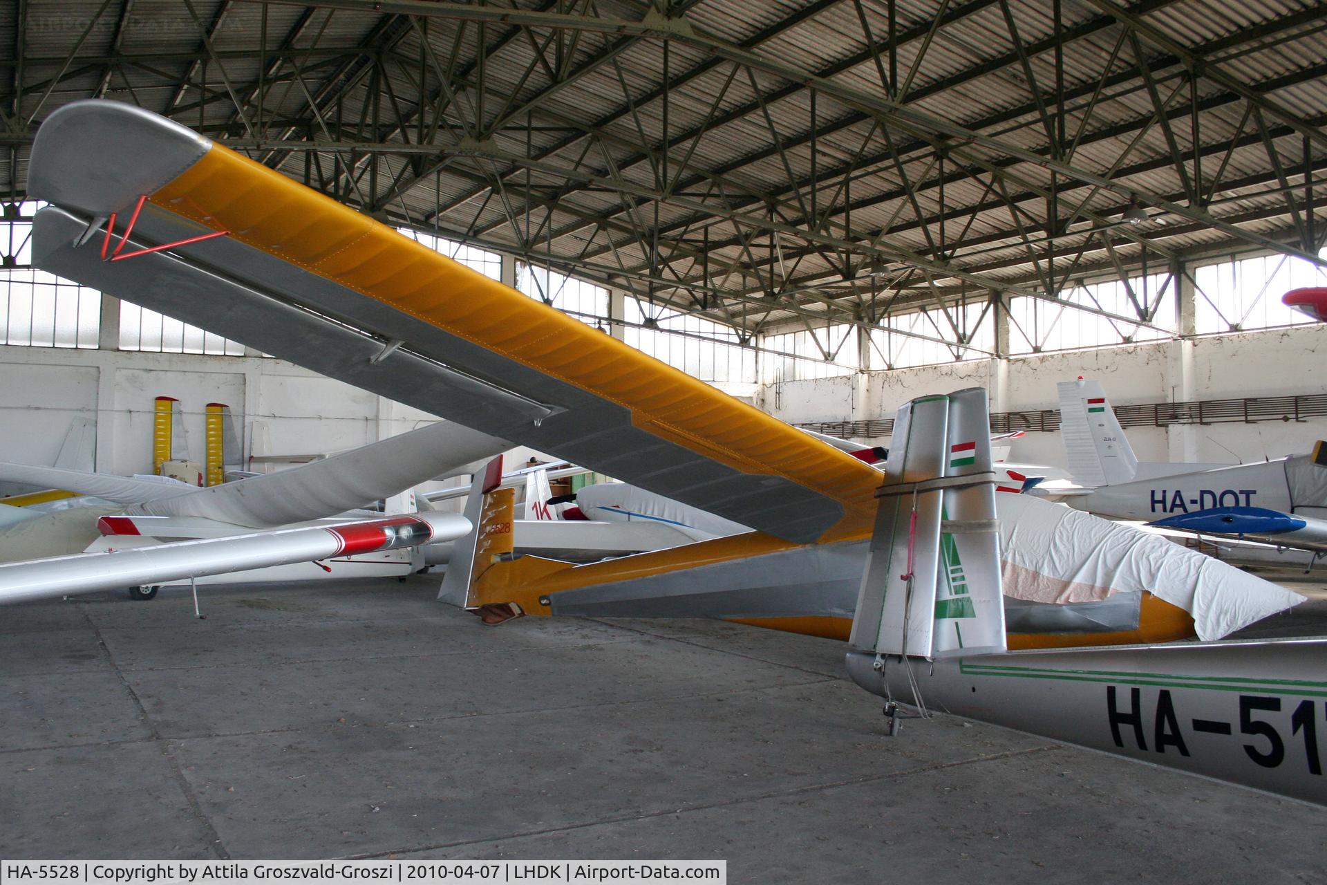 HA-5528, 1985 Rubik R-26SU Góbé 82 C/N AA800044, LHDK - Dunakeszi Airport, Hungary