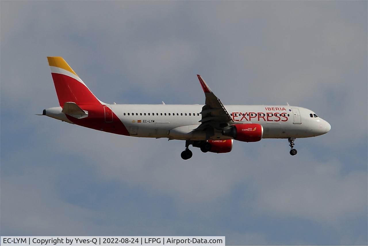 EC-LYM, 2013 Airbus A320-216 C/N 5815, Airbus A320-216, On final rwy 09L, Roissy Charles De Gaulle airport (LFPG-CDG)