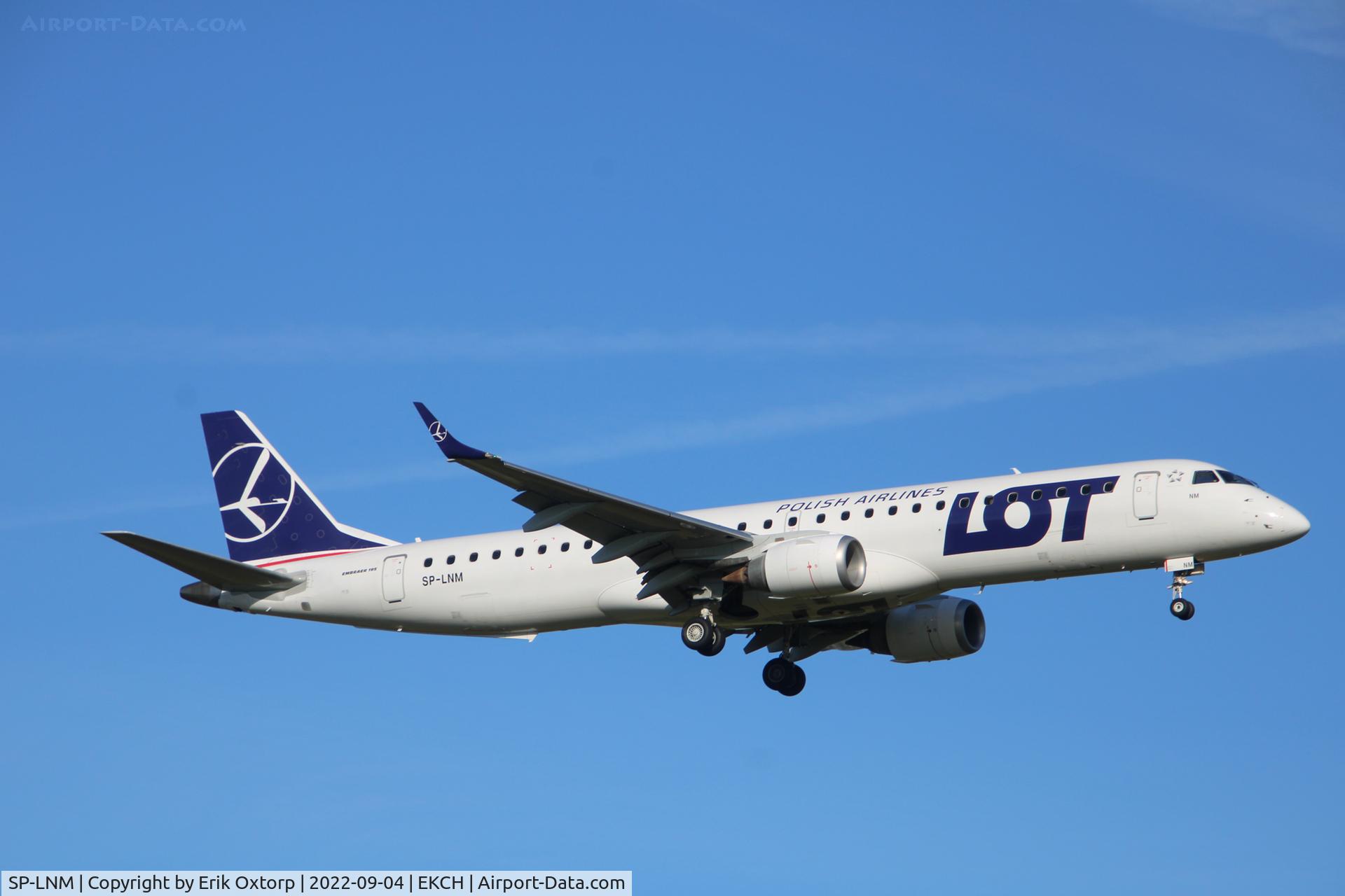 SP-LNM, 2014 Embraer 195AR (ERJ-190-200IGW) C/N 19000669, SP-LNM landing rw 04L
