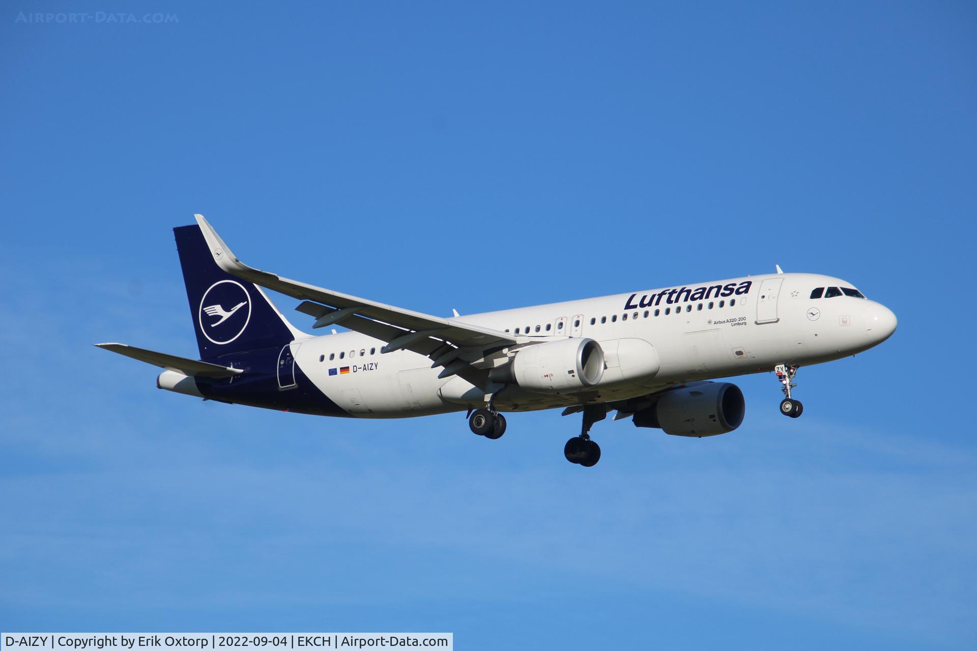 D-AIZY, 2013 Airbus A320-214 C/N 5769, D-AIZY landing rw 04L