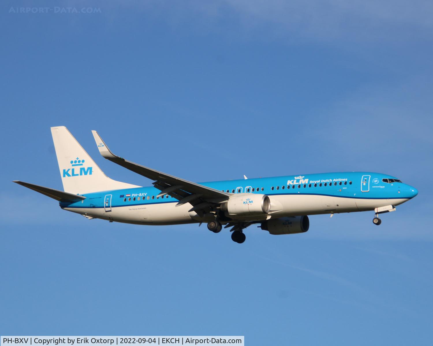 PH-BXV, 2007 Boeing 737-8K2 C/N 30370, PH-BXV landing rw 04L