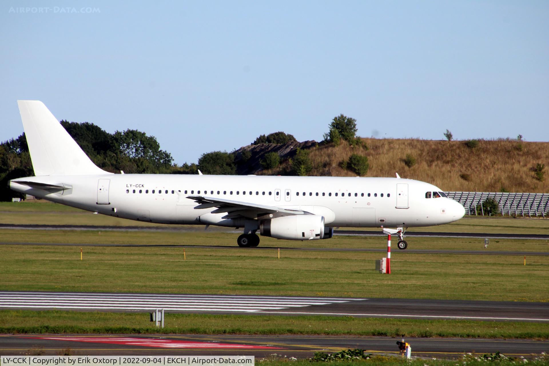 LY-CCK, 2004 Airbus A320-232 C/N 2210, LY-CCK taxi fot taeoff rw 04R