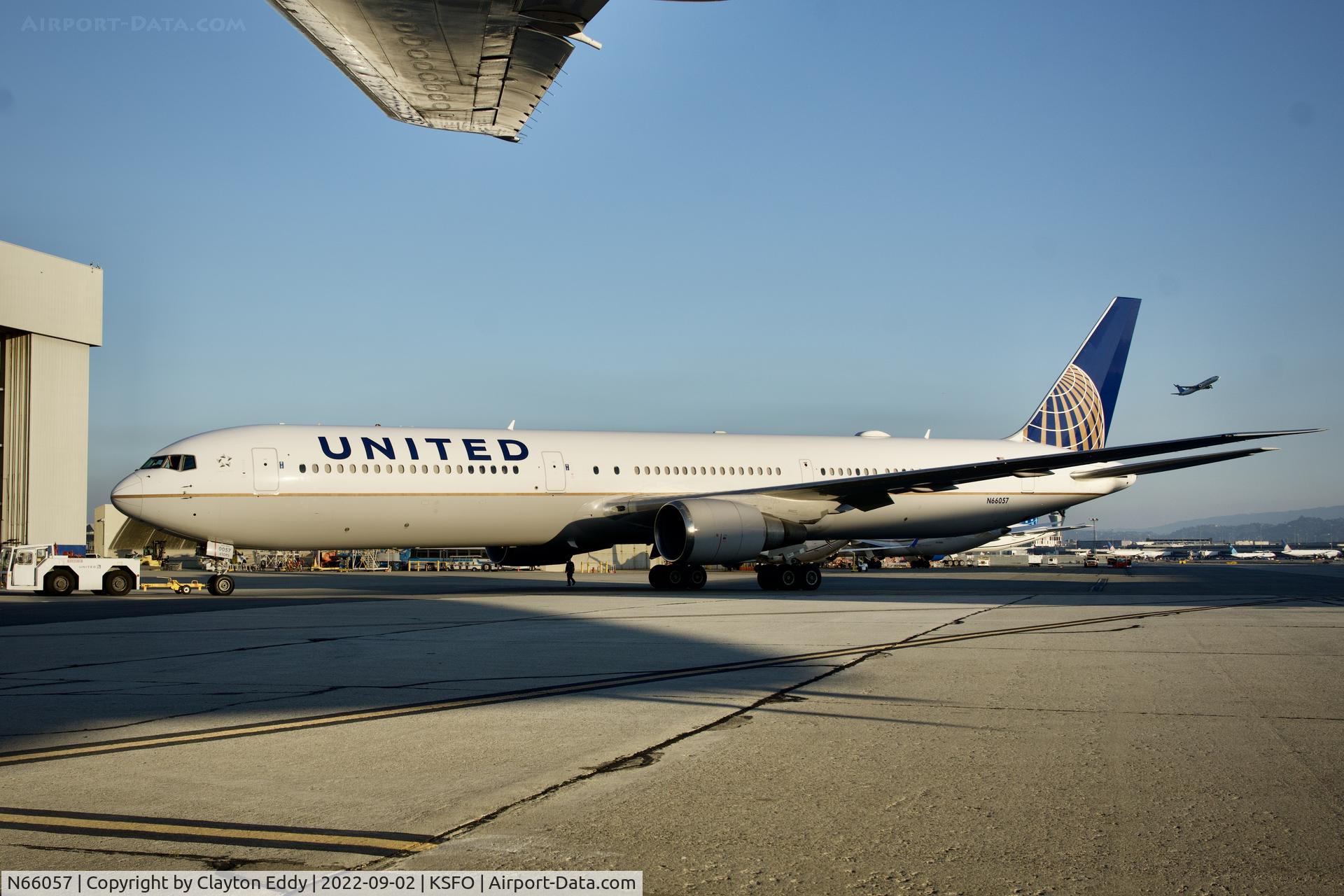 N66057, 2002 Boeing 767-424/ER C/N 29452, SFO 2022.