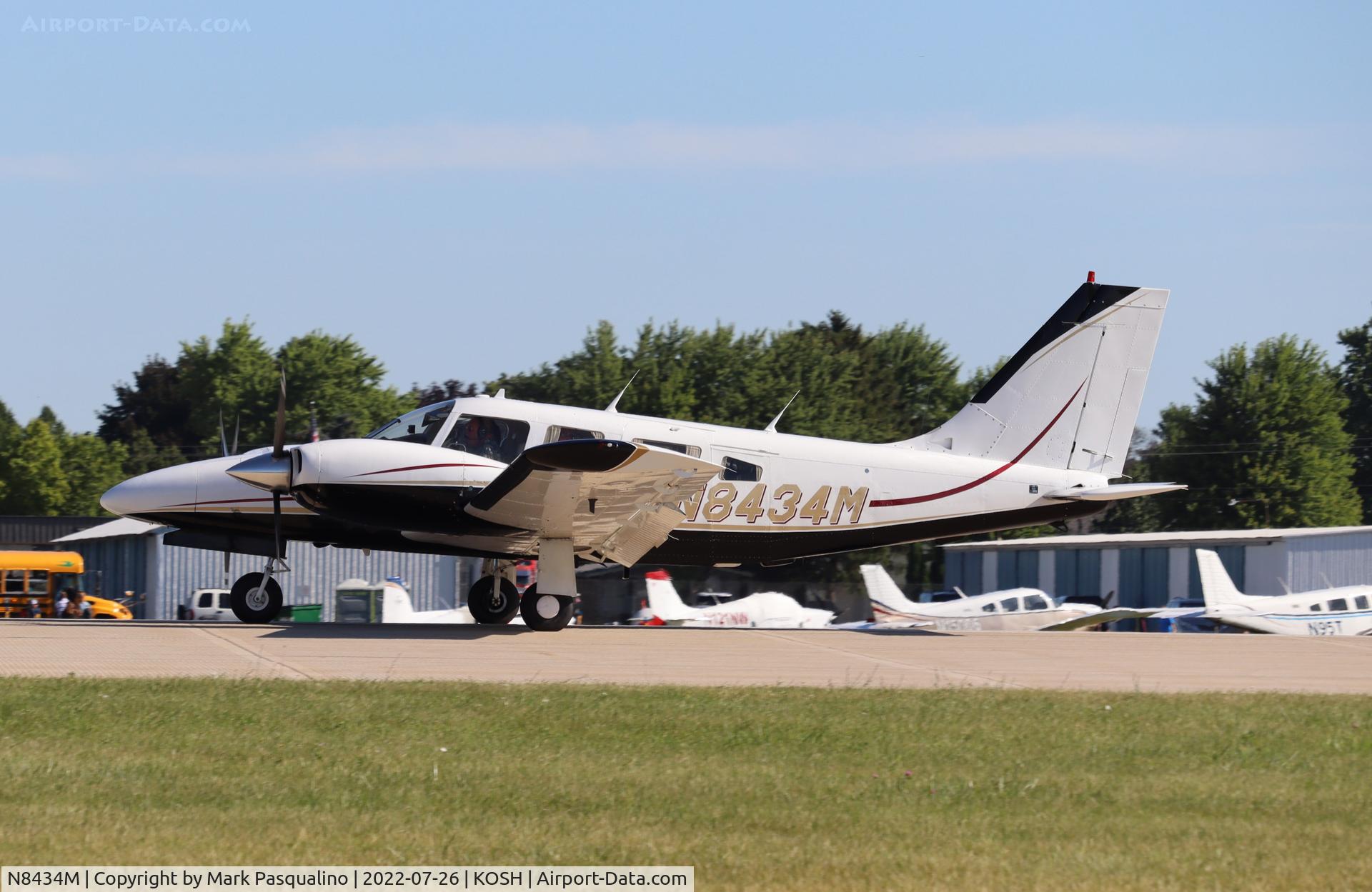 N8434M, 1981 Piper PA-34-220T C/N 34-8133220, Piper PA-34-220T