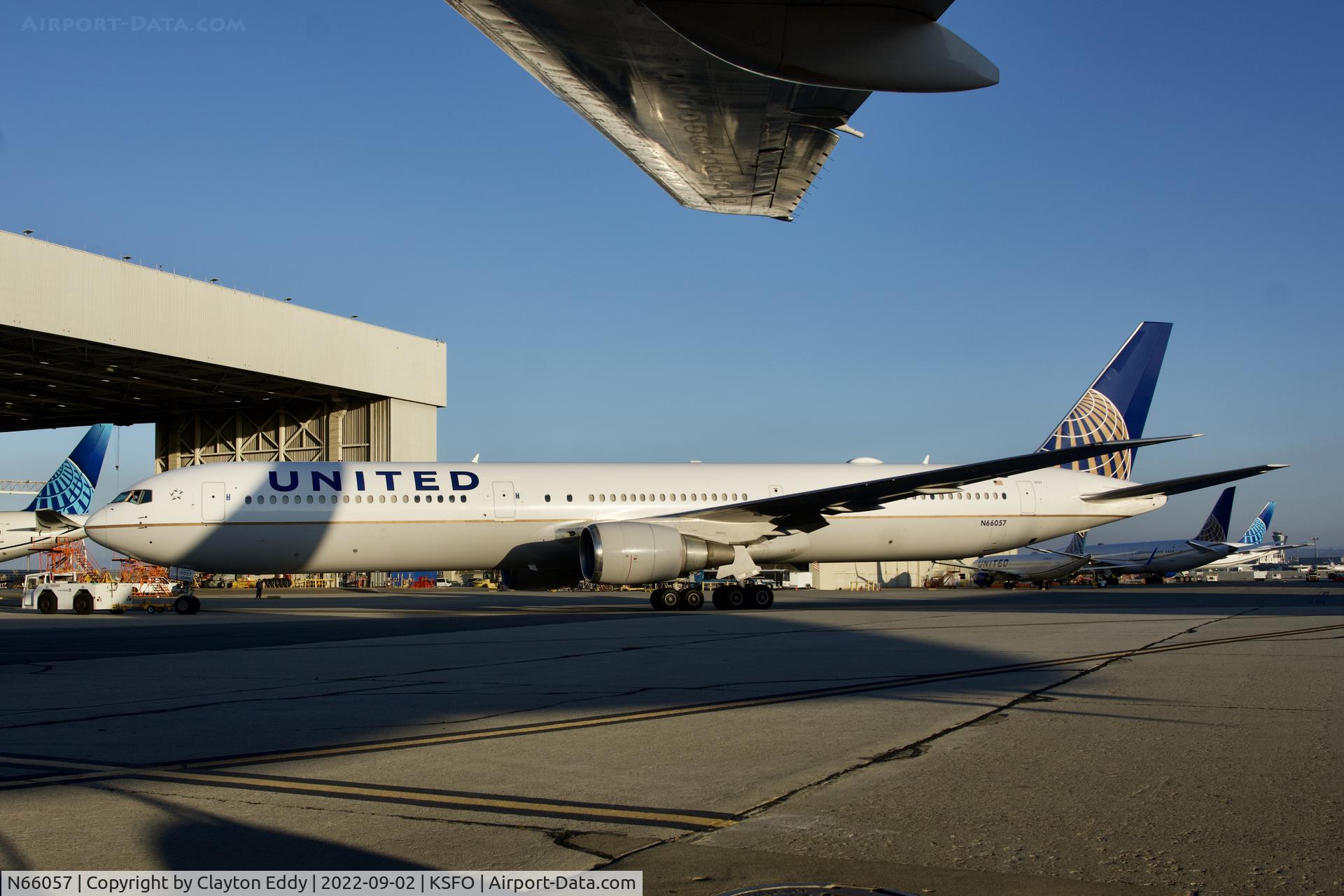 N66057, 2002 Boeing 767-424/ER C/N 29452, SFO 2022.