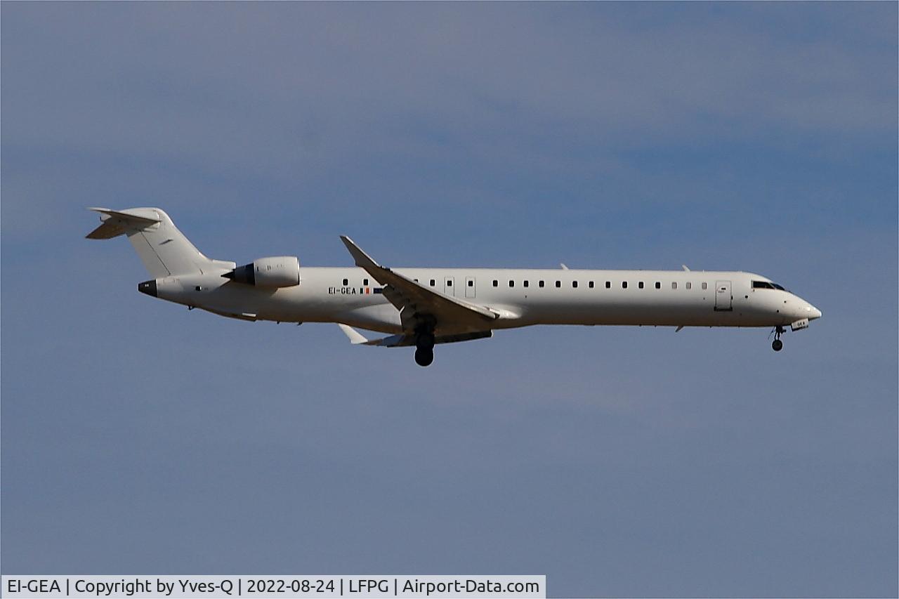 EI-GEA, 2009 Bombardier CRJ-900ER (CL-600-2D24) C/N 15224, Bombardier CRJ-900ER, On final rwy 09L, Roissy Charles De Gaulle airport (LFPG-CDG)