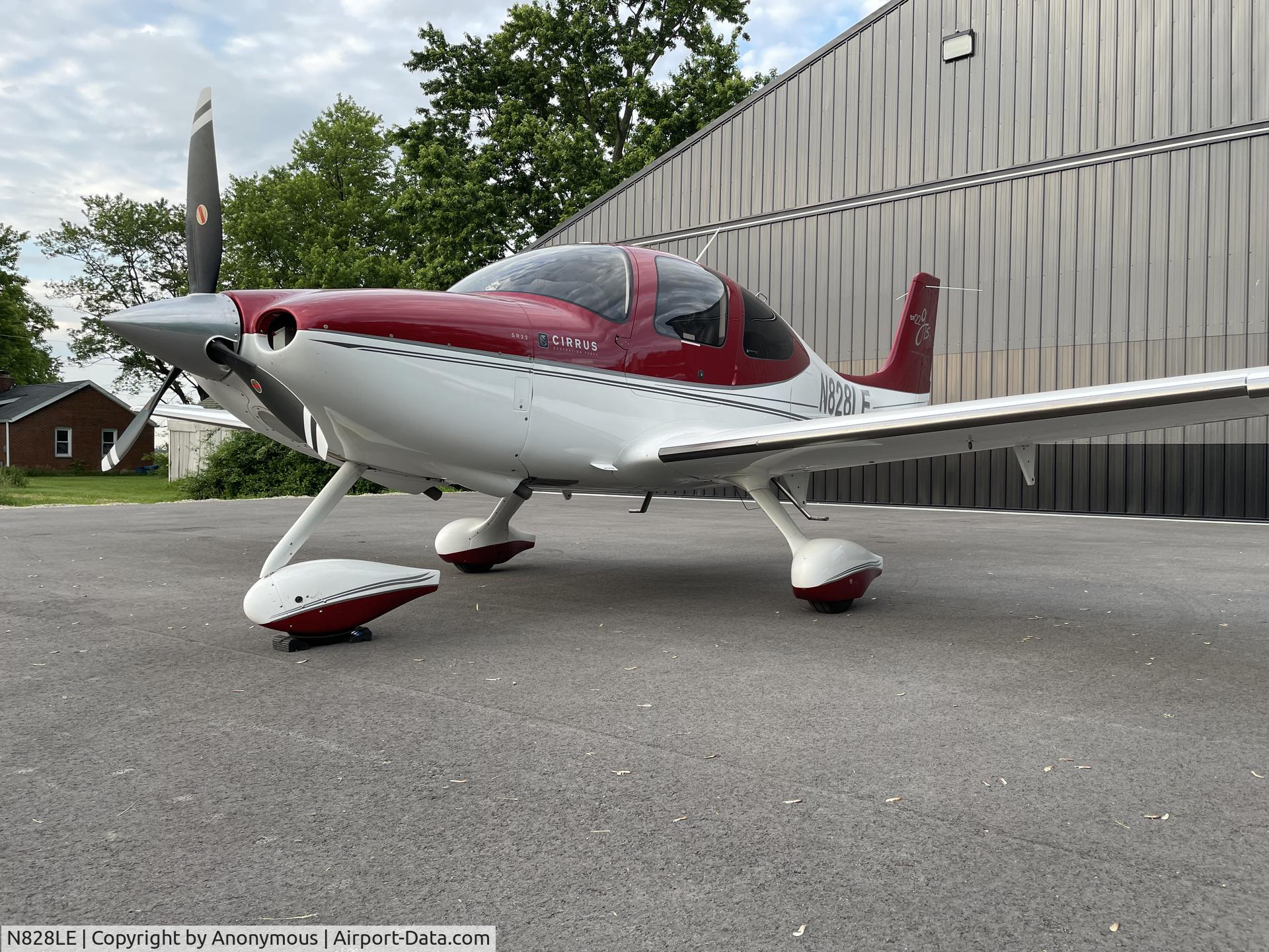 N828LE, 2008 Cirrus SR22 C/N 3178, On the ground at 3I7