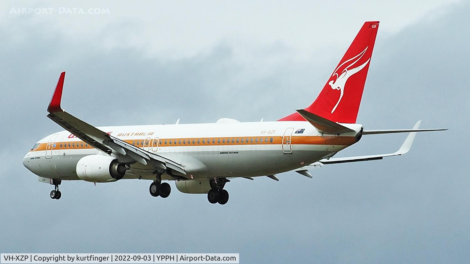 VH-XZP, 2014 Boeing 737-838 C/N 44577, Boeing 737-838 cn 46577_5164. Qantas VH-XZP Retro  name James Strong, rwy 06 YPPH 03 September 2022