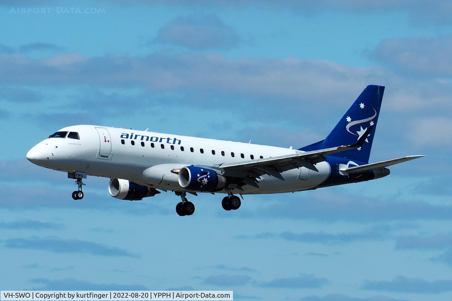 VH-SWO, 2005 Embraer 170LR (ERJ-170-100LR) C/N 17000081, Cessna Conquest 441 sn 44110088. Corsair Pty Ltd  VH-LWK. rwy 03 YPPH 20 August 2022