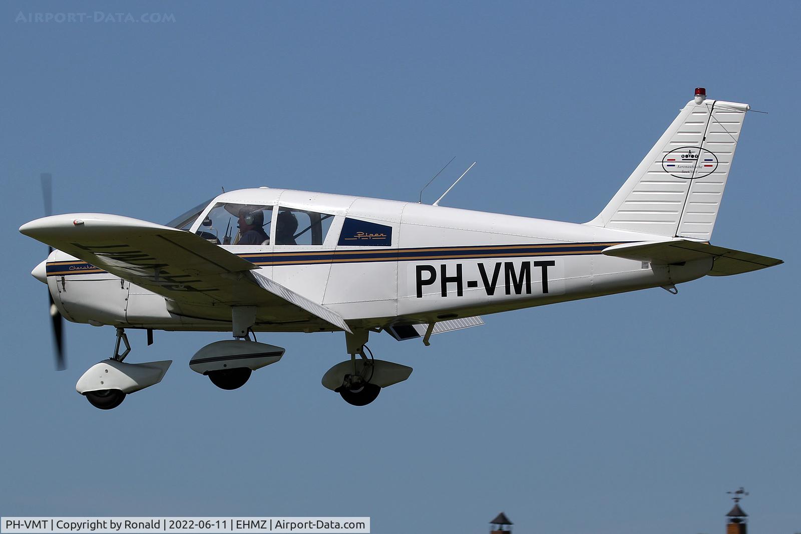 PH-VMT, 1968 Piper PA-28-140 Cherokee B C/N 28-25338, at ehmz