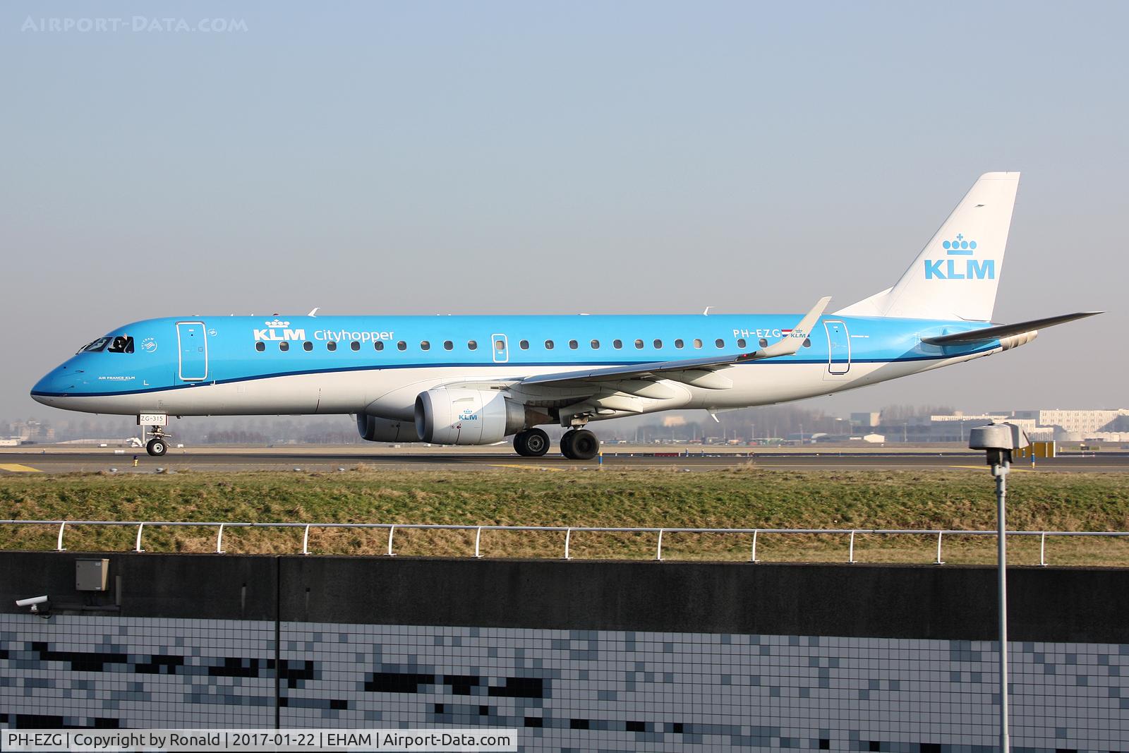 PH-EZG, 2009 Embraer 190LR (ERJ-190-100LR) C/N 19000315, at spl