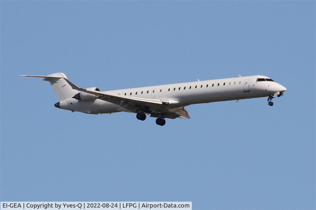 EI-GEA, 2009 Bombardier CRJ-900ER (CL-600-2D24) C/N 15224, Bombardier CRJ-900ER, Short approachl rwy 09L, Roissy Charles De Gaulle airport (LFPG-CDG)