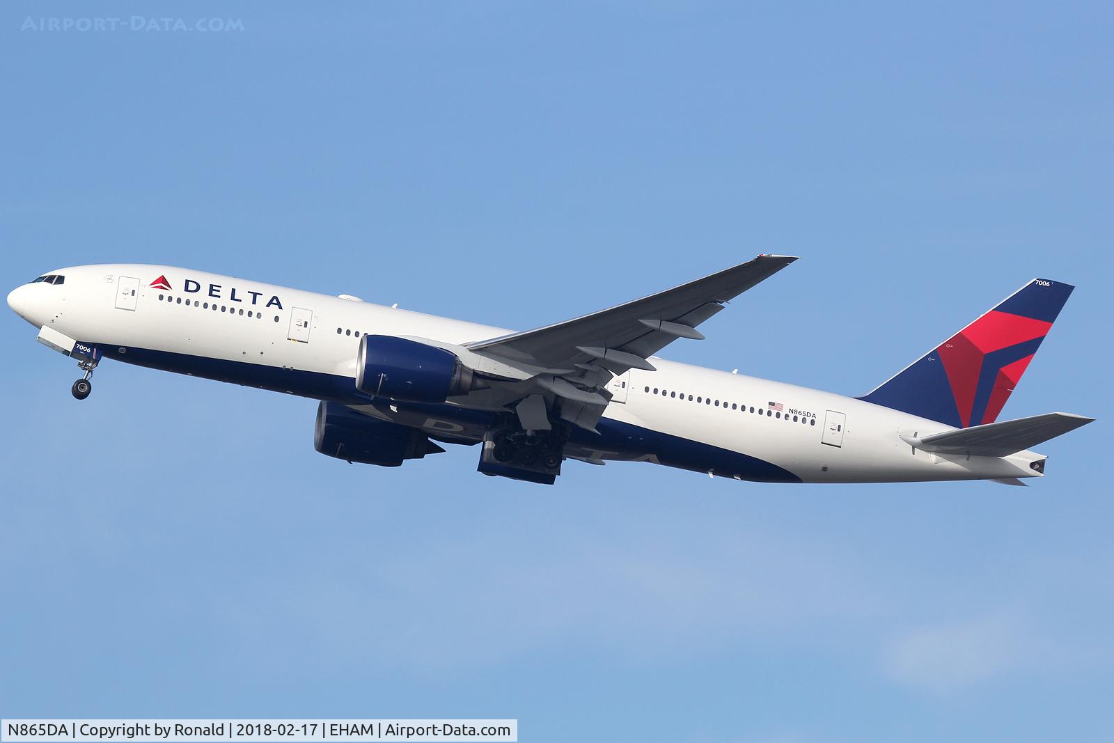 N865DA, 1999 Boeing 777-232 C/N 29737, at spl