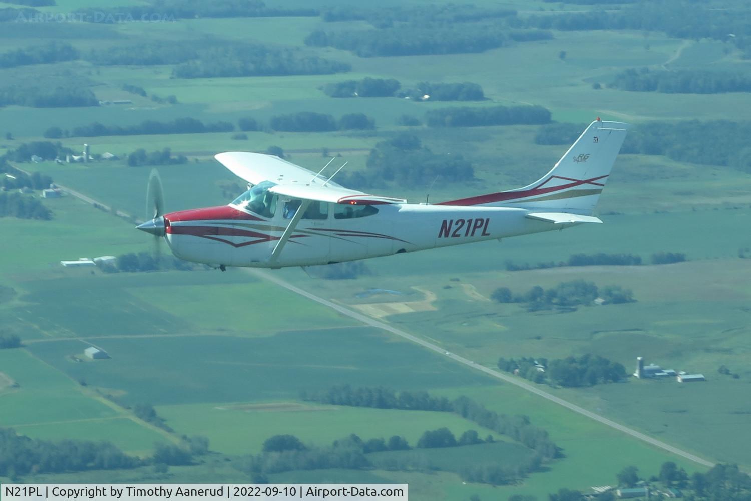 N21PL, 1984 Cessna R182 Skylane RG C/N R182-01983, 1984 Cessna R182, c/n: R18201983, taken from N6444T between 04W and KMIC