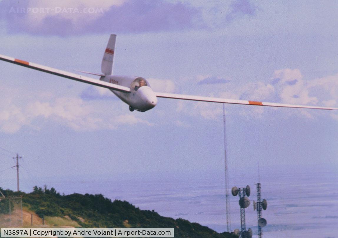 N3897A, 1958 Schweizer SGS 1-23G C/N 37, Schweizer SGS 1-23G over Mt. Vaca, Blue Ridge near Vacaville, California. Pilot: Andre Volant. Photographer: Tomasz Bender.
