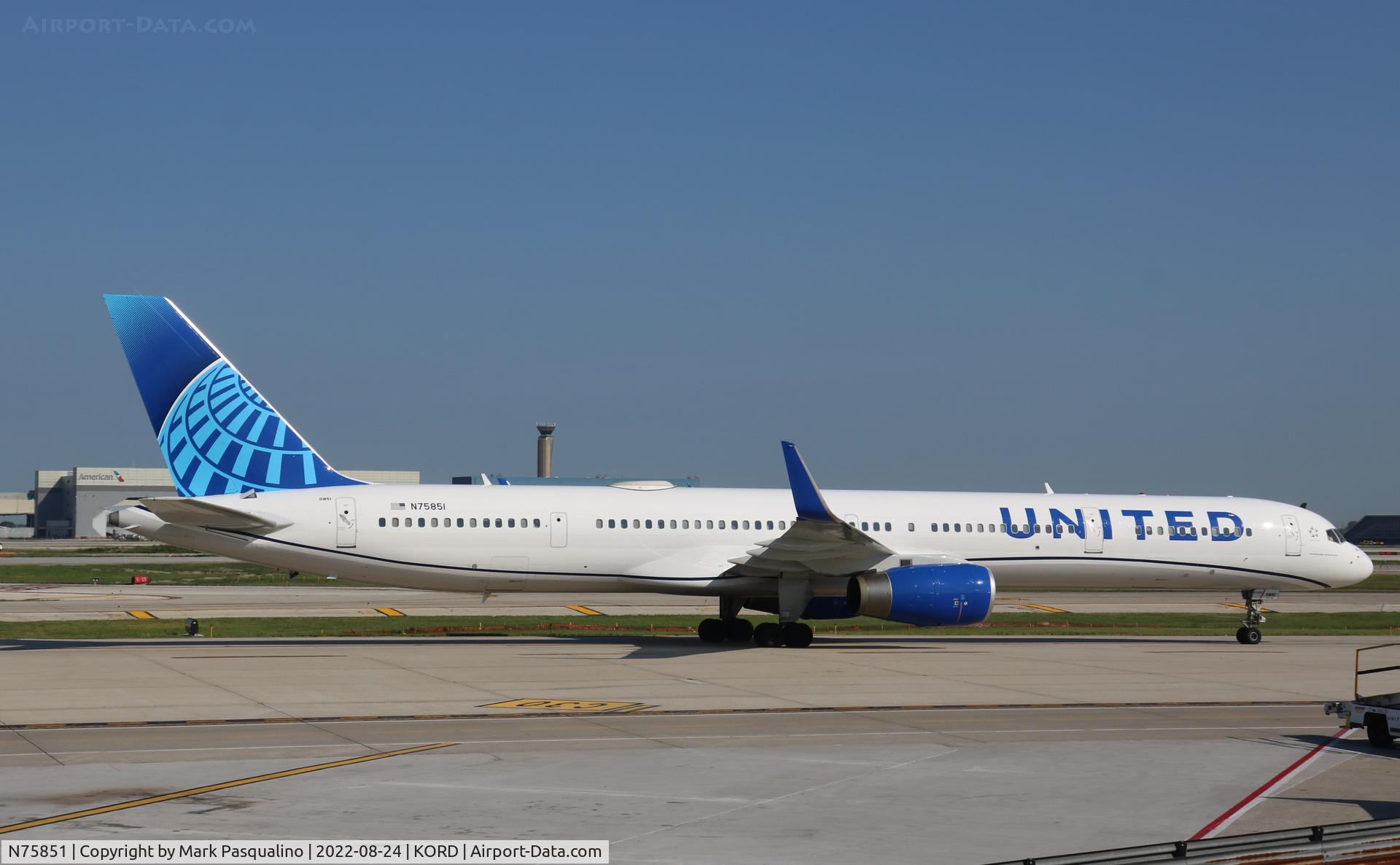 N75851, 2001 Boeing 757-324 C/N 32810, Boeing 757-324