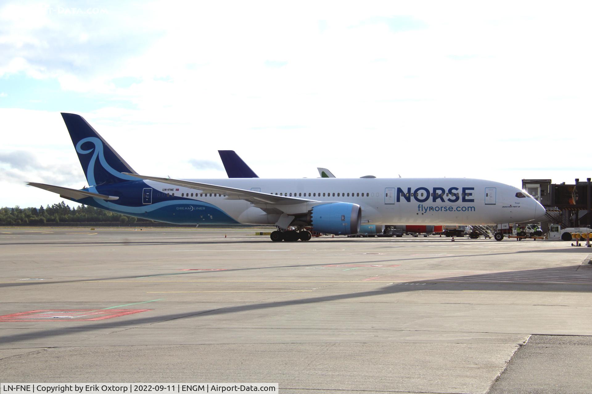 LN-FNE, 2018 Boeing 787-9 Dreamliner Dreamliner C/N 3878, LN-FNE at the gate in OSL