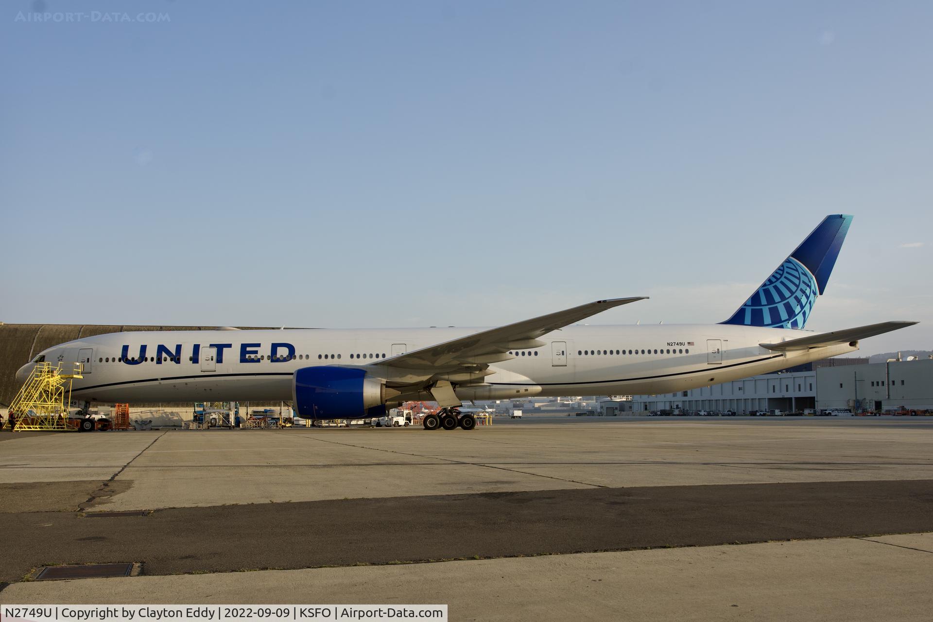 N2749U, 2019 Boeing 777-300/ER C/N 66589, SFO 2022.