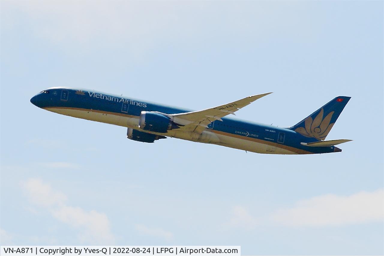 VN-A871, 2017 Boeing 787-9 Dreamliner Dreamliner C/N 39290, Boeing 787-9 Dreamliner, Climbing rwy 08L, Roissy Charles De Gaulle airport (LFPG-CDG)