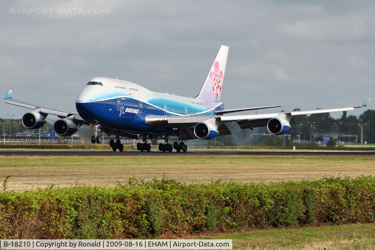 B-18210, 2004 Boeing 747-409 C/N 33734, at spl