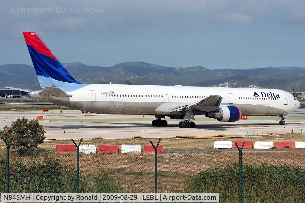 N845MH, 2002 Boeing 767-432/ER C/N 29719, at bcn