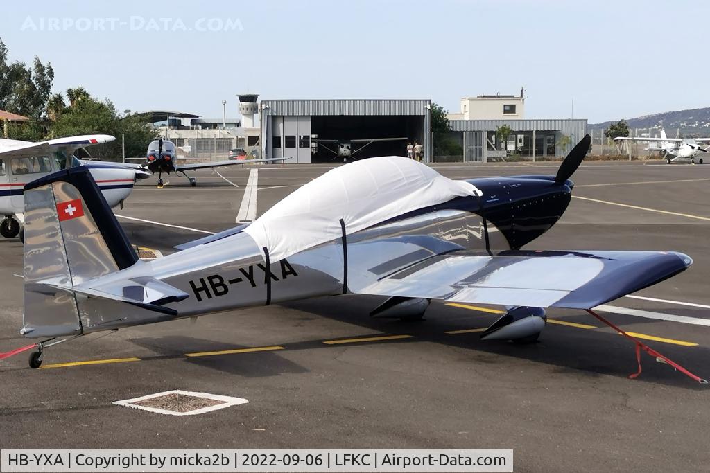 HB-YXA, 2017 Vans RV- 8 C/N 82945, Parked