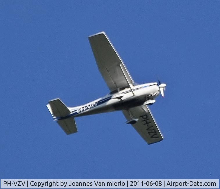 PH-VZV, Cessna 172N C/N F17201797, Over Ghent