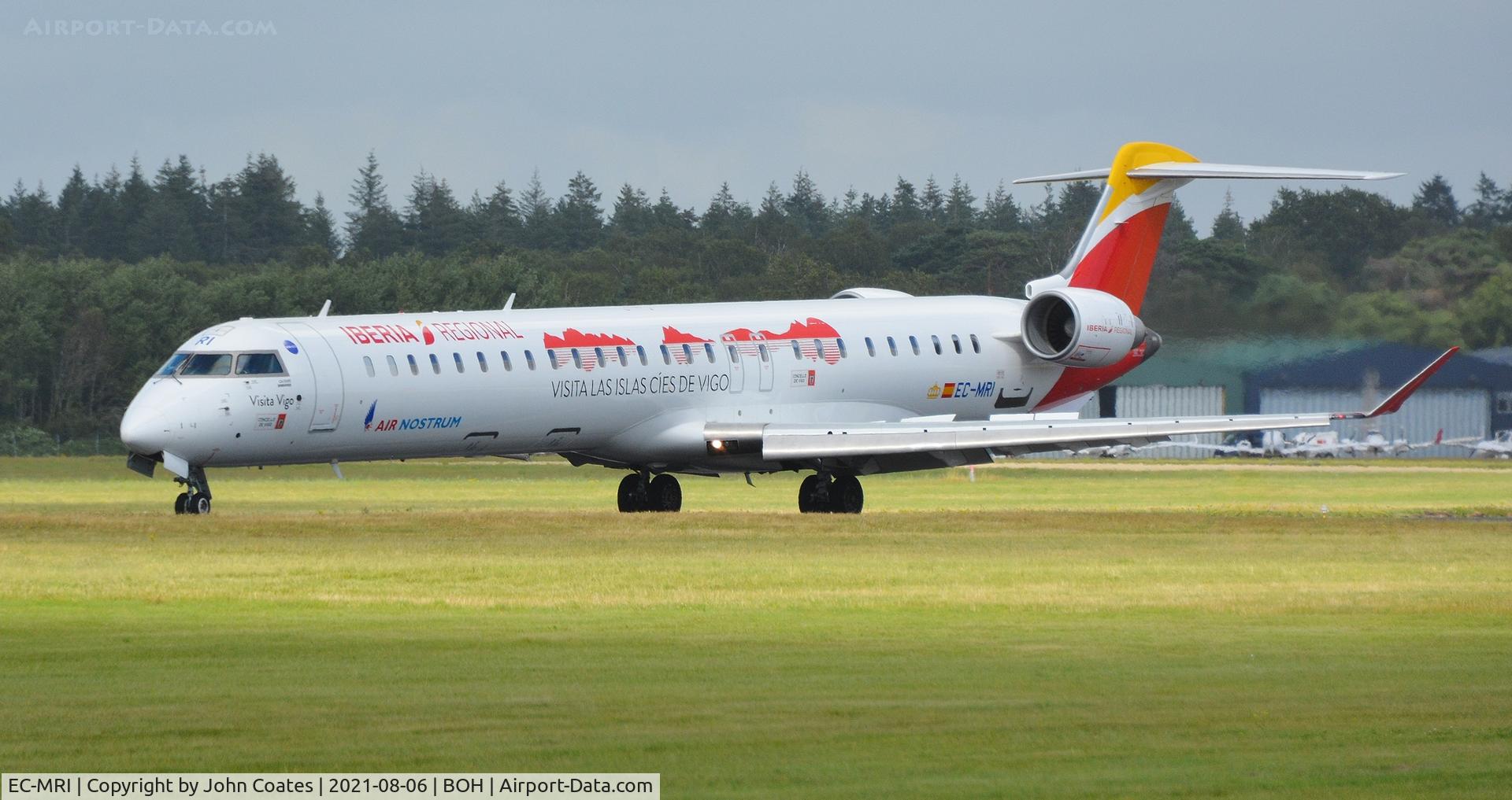 EC-MRI, 2017 Bombardier CRJ-1000 (CL-600-2E25) C/N 19056, Arriving on 26