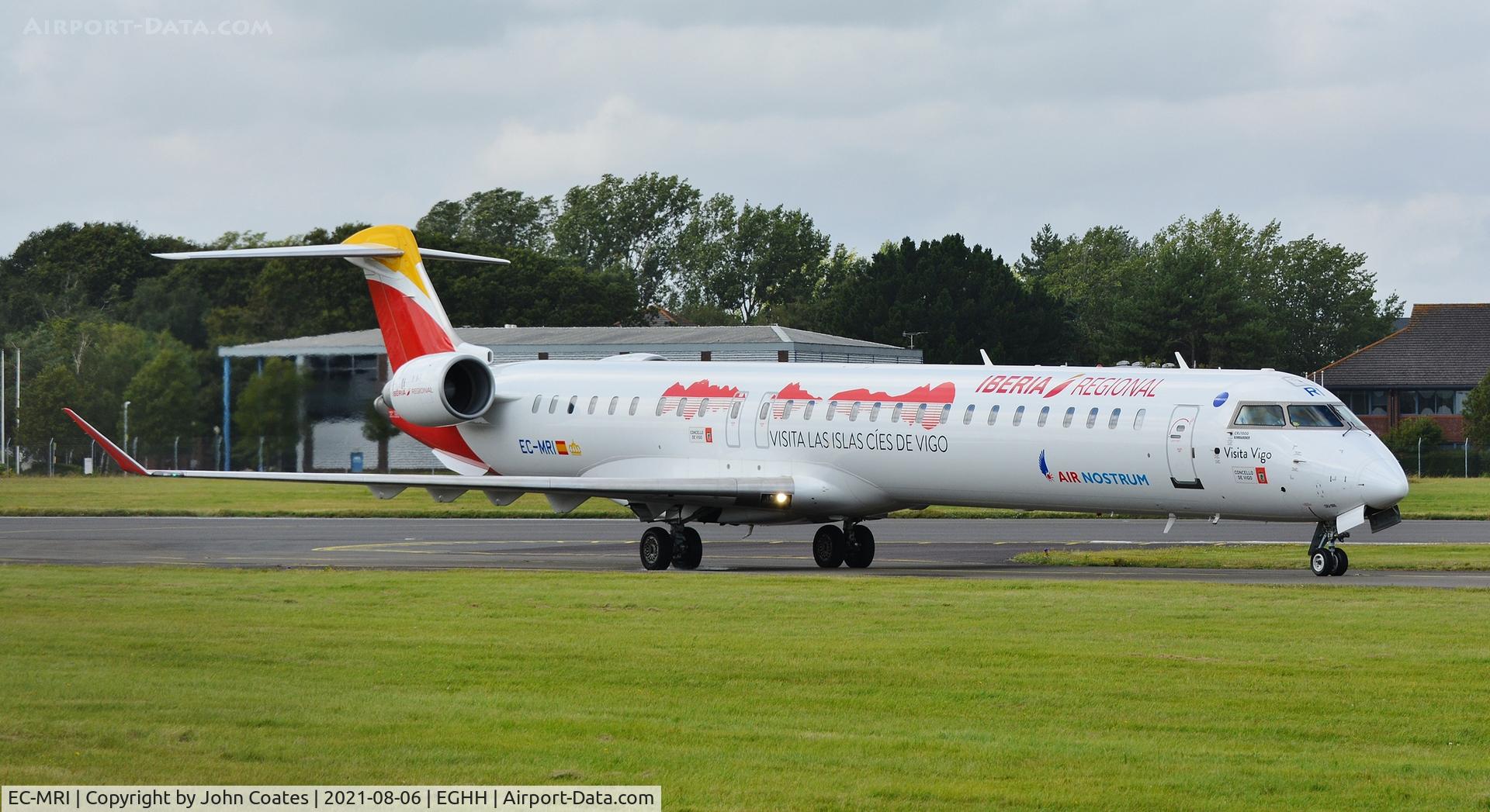 EC-MRI, 2017 Bombardier CRJ-1000 (CL-600-2E25) C/N 19056, Taxiing on arrival
