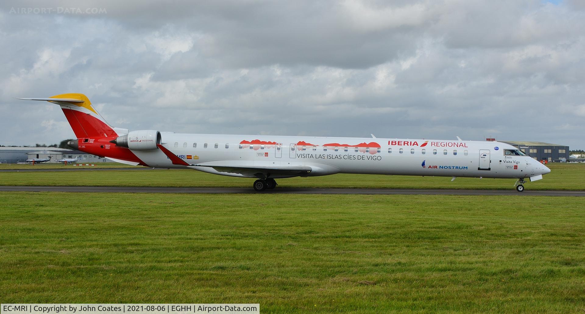 EC-MRI, 2017 Bombardier CRJ-1000 (CL-600-2E25) C/N 19056, Taxiing to stand