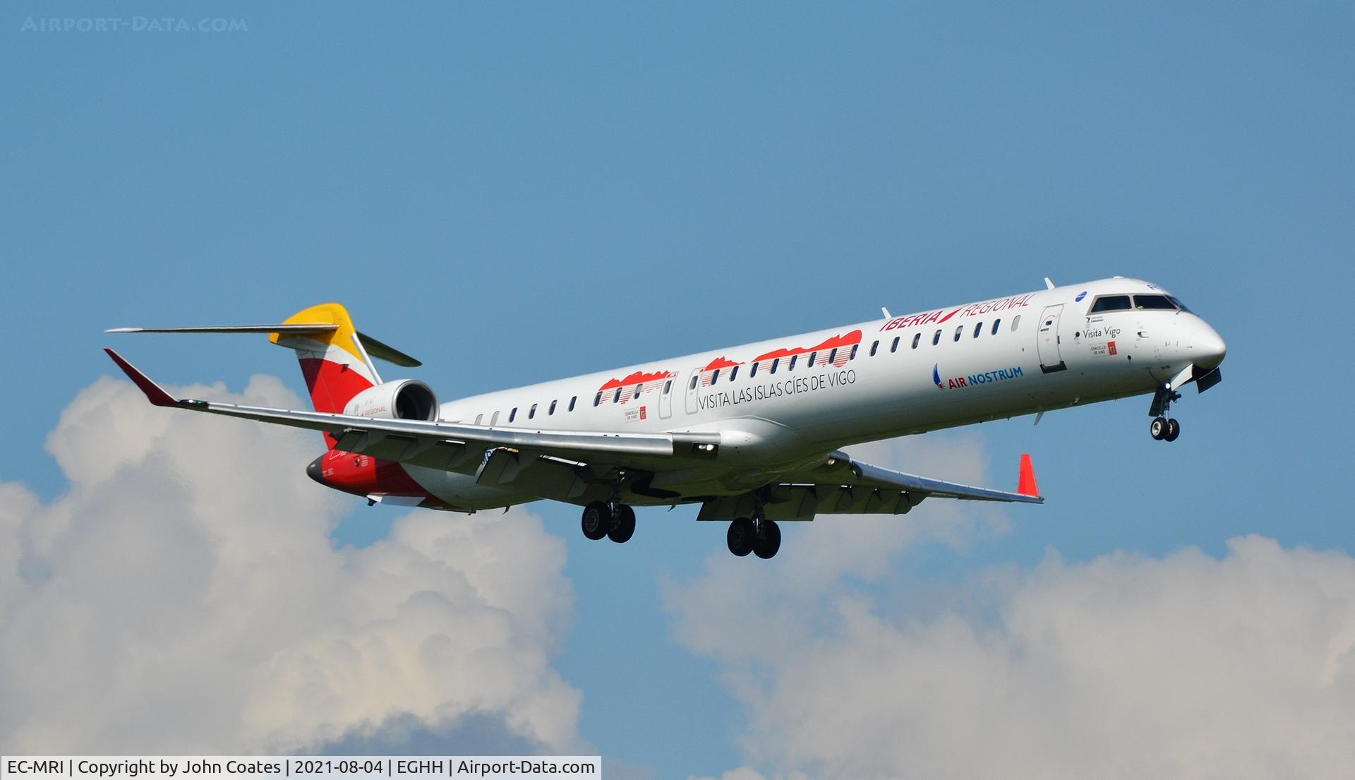 EC-MRI, 2017 Bombardier CRJ-1000 (CL-600-2E25) C/N 19056, On approach to 08